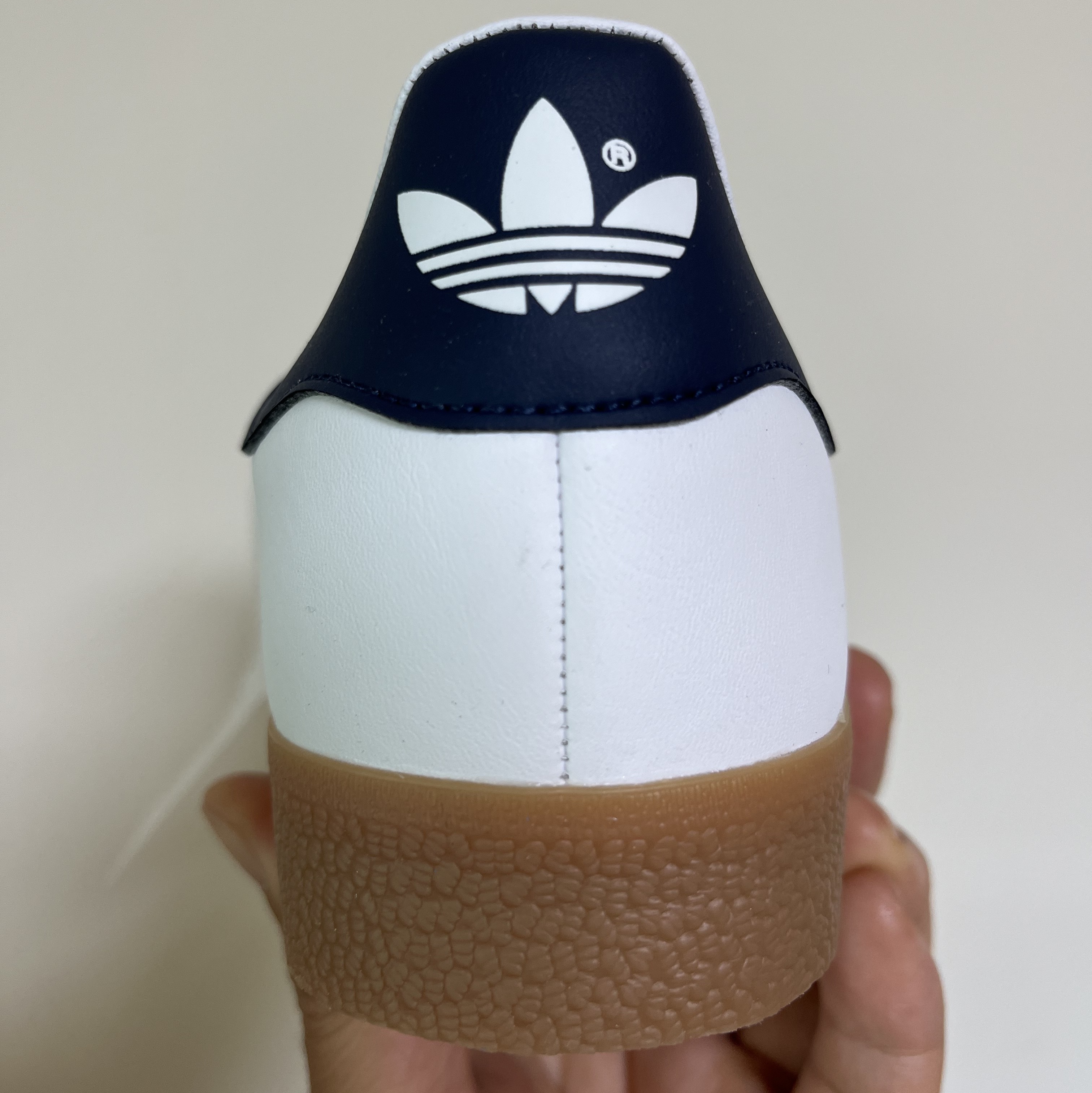 Adidas Gazelle White Collegiate Navy 착용 스타일 - 3