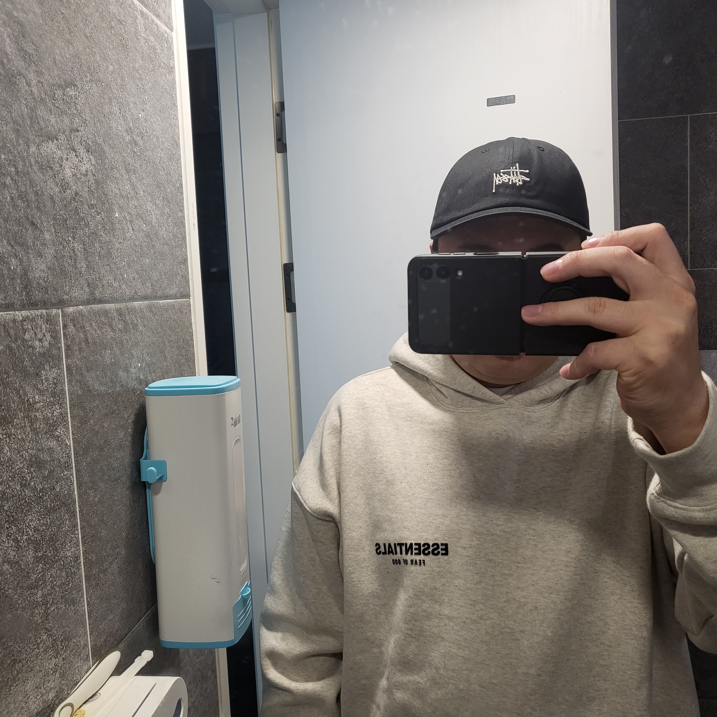 Stussy Stock Low Pro Cap Black, Essentials The Core Collection Hoodie Light Oatmeal 착용 스타일 - 1