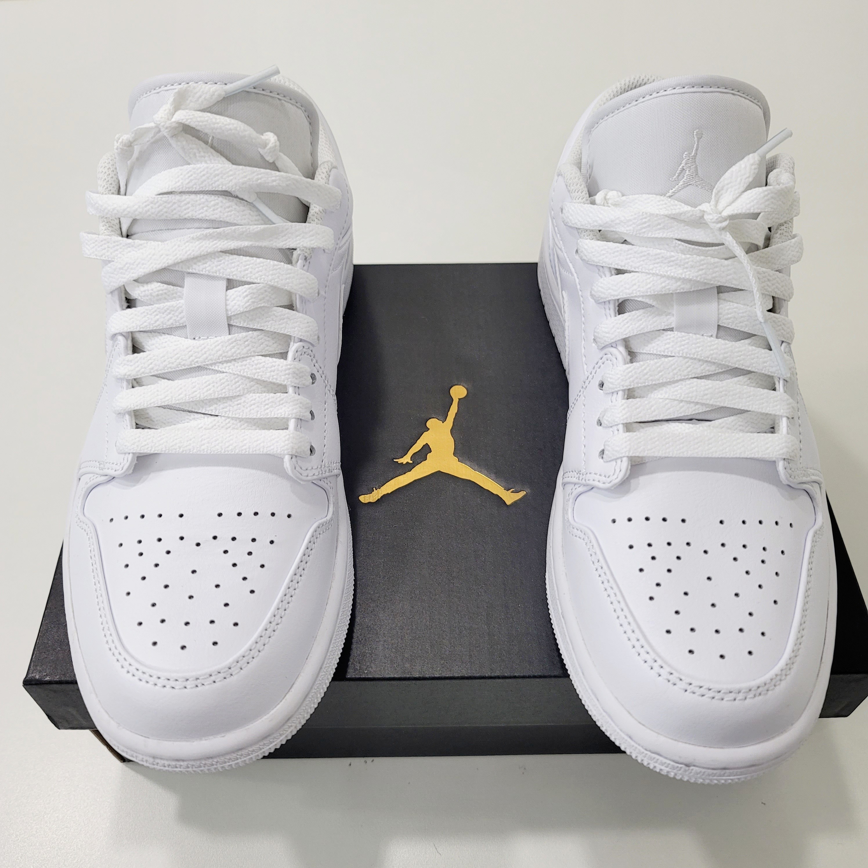 Jordan 1 Low Triple White 착용 스타일 - 4