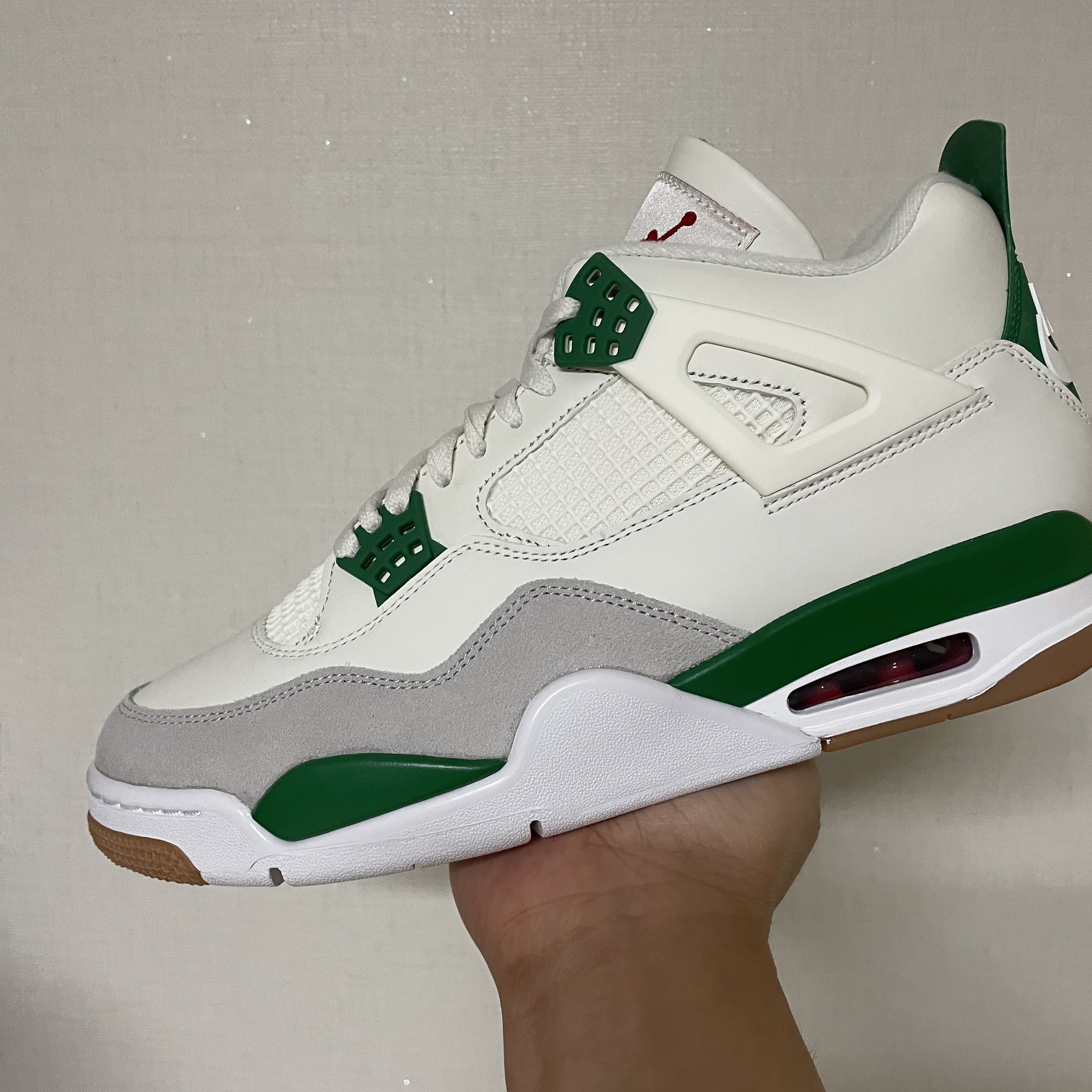Jordan 4 x Nike SB Retro SP Pine Green 착용 스타일 - 2