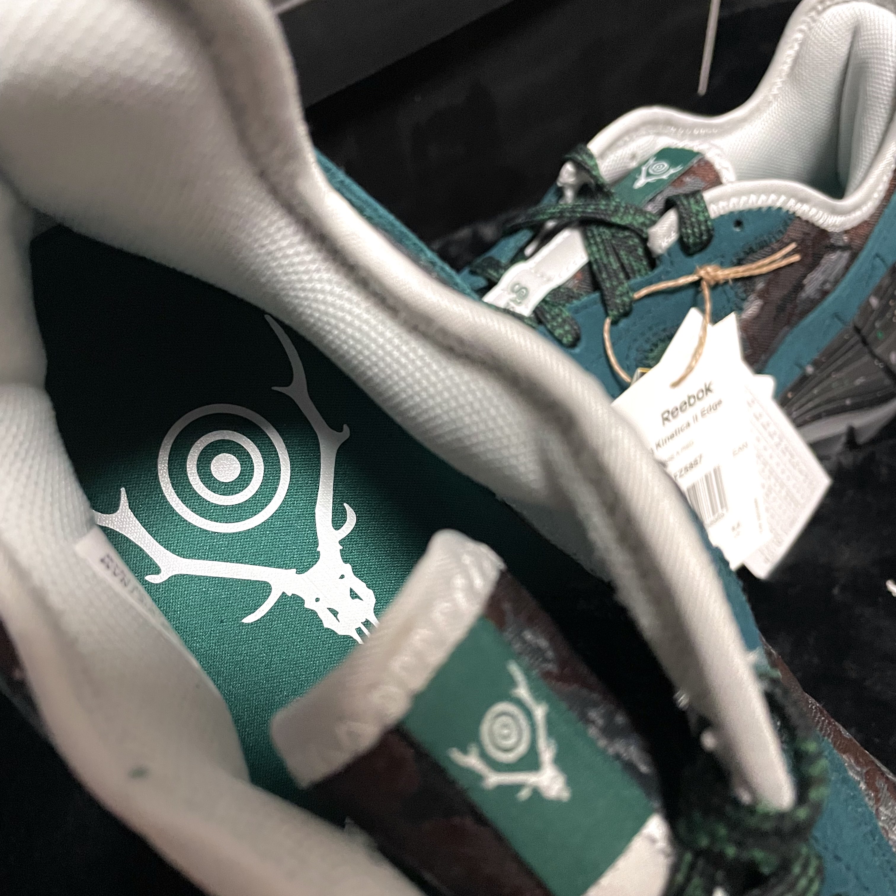 Reebok x South2 West8 Zig Kinetica 2 Edge Clover Green Core Black 착용 스타일 - 1