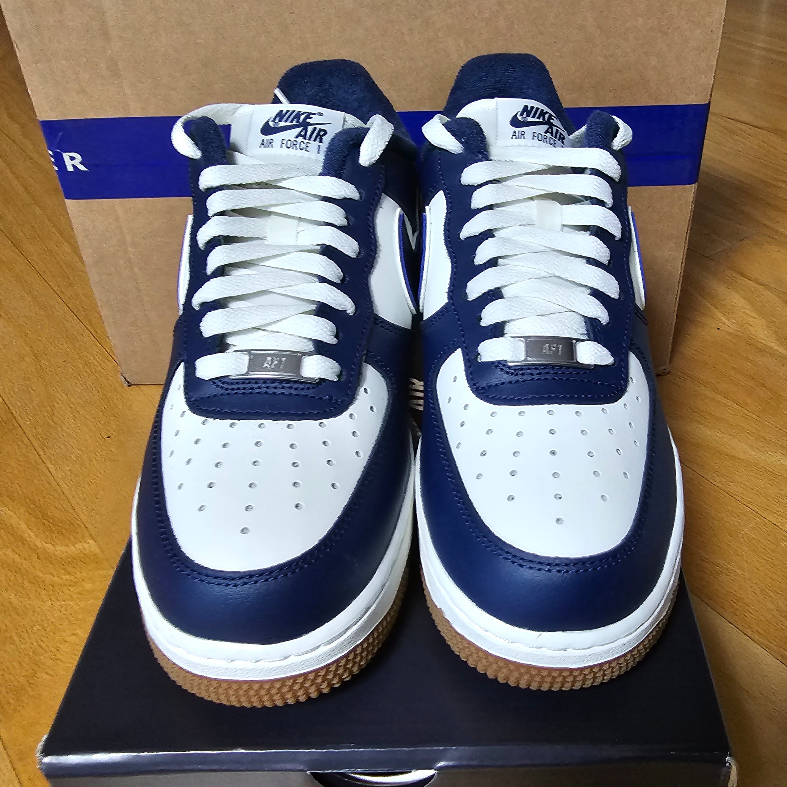 Nike Air Force 1 '07 LV8 Midnight Navy 착용 스타일 - 2