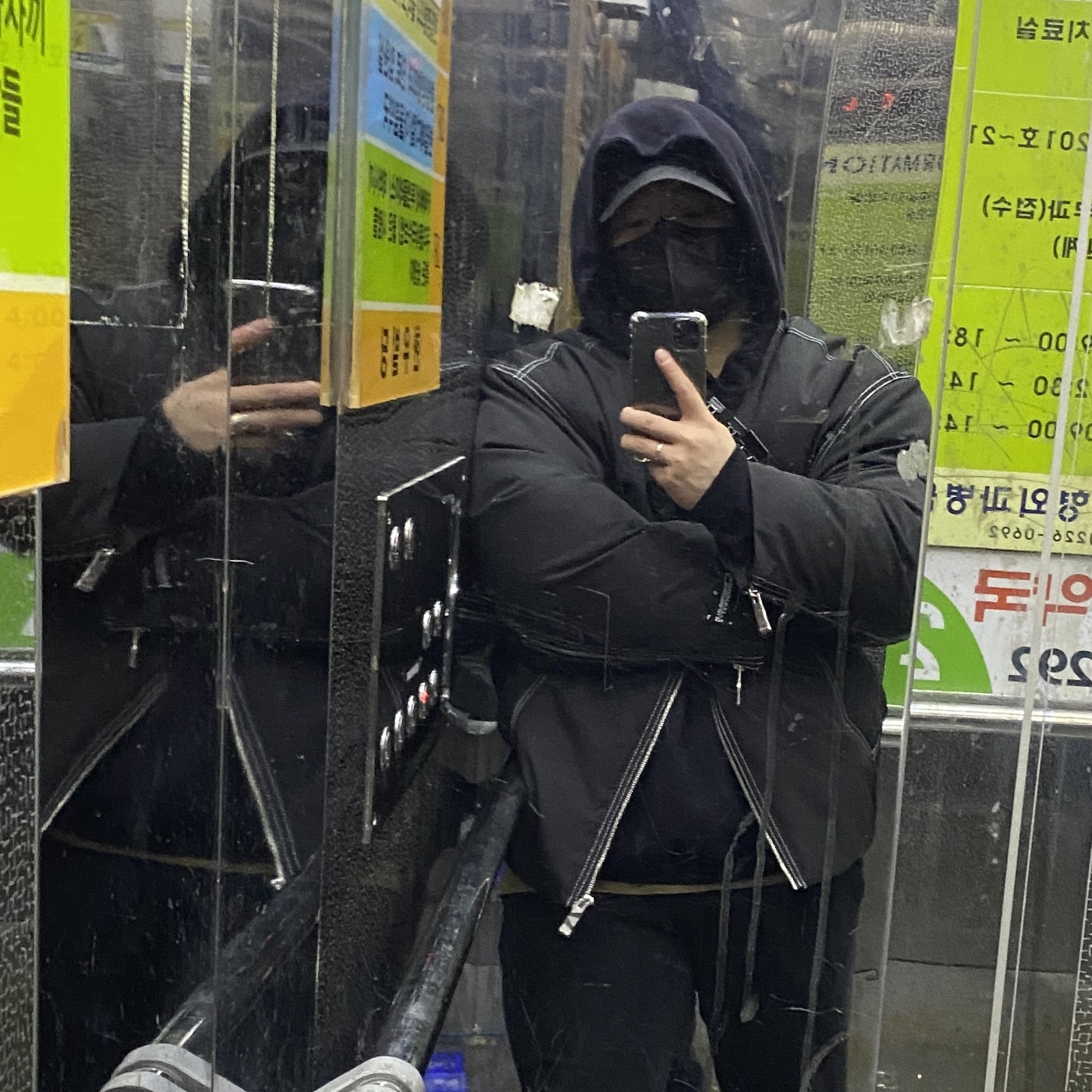 Zara x Ader Error Oversize Bomber Jacket Black 착용 스타일