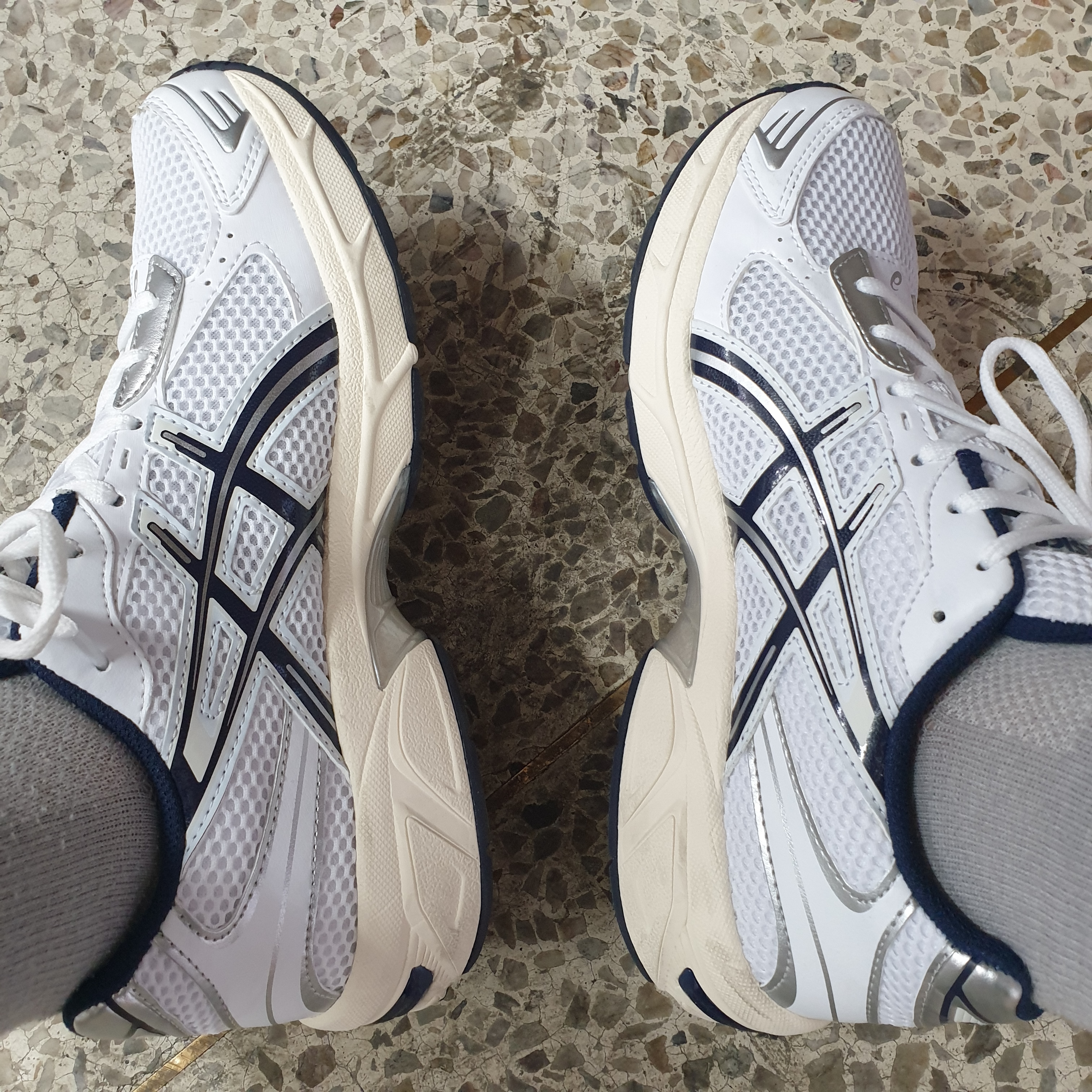 (W) Asics Gel-1130 White Midnight 착용 스타일 - 1