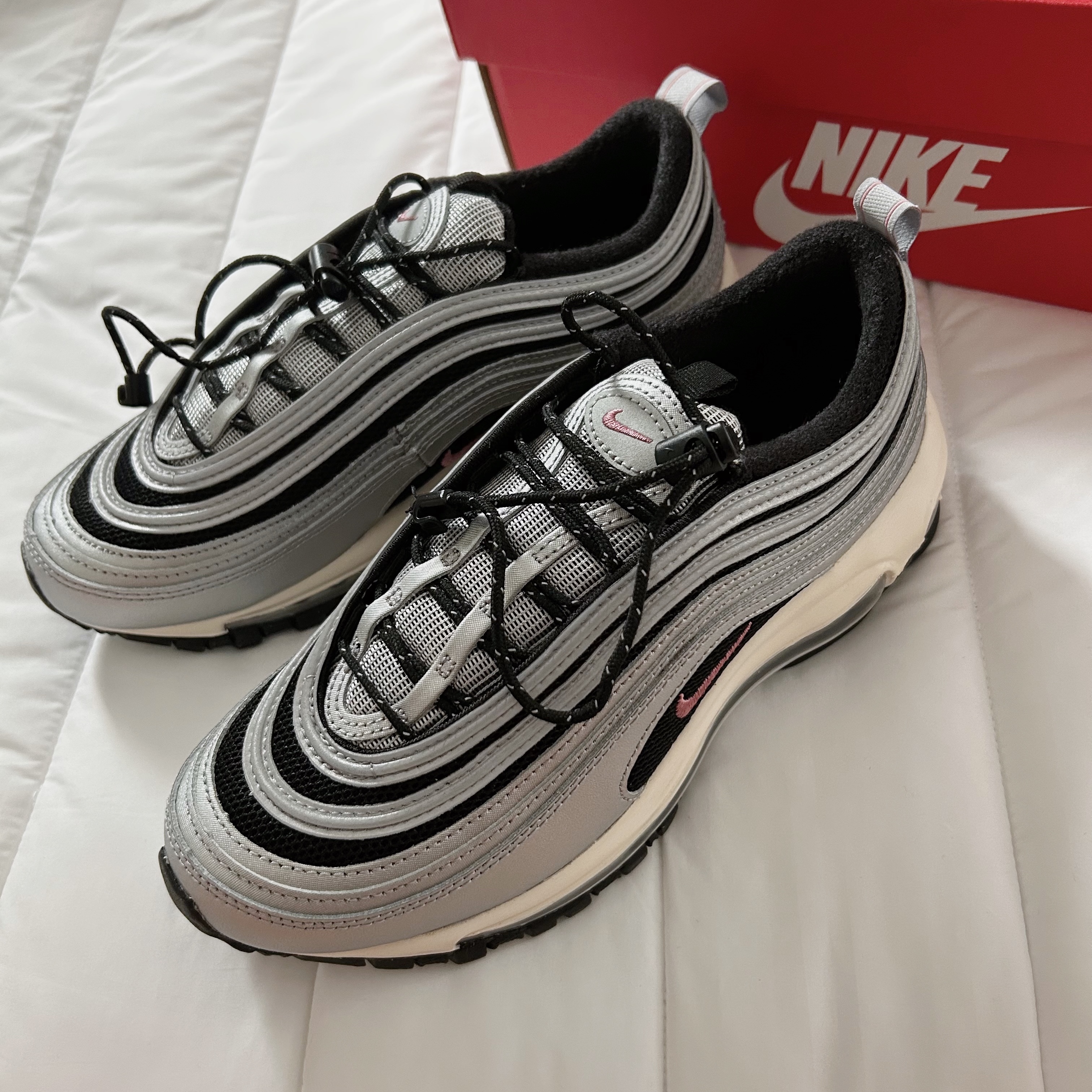 (W) Nike Air Max 97 Metallic Silver Desert Berry 착용 스타일