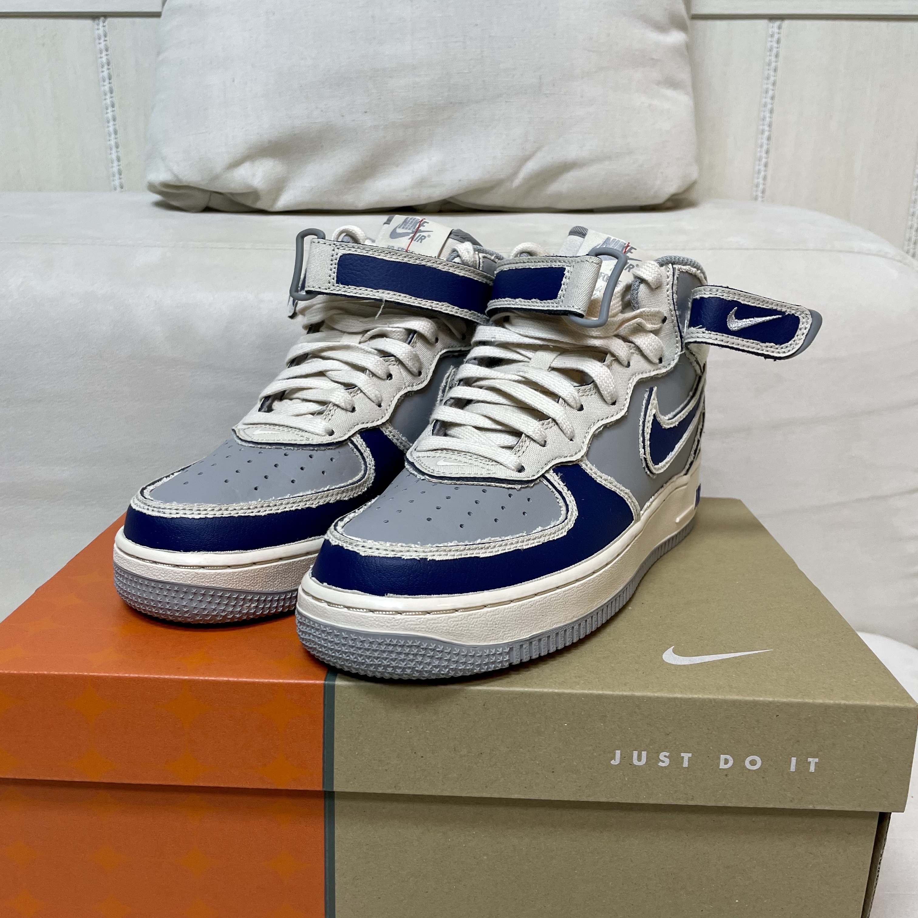 Nike Air Force 1 Mid '07 Pearl White 착용 스타일 - 2