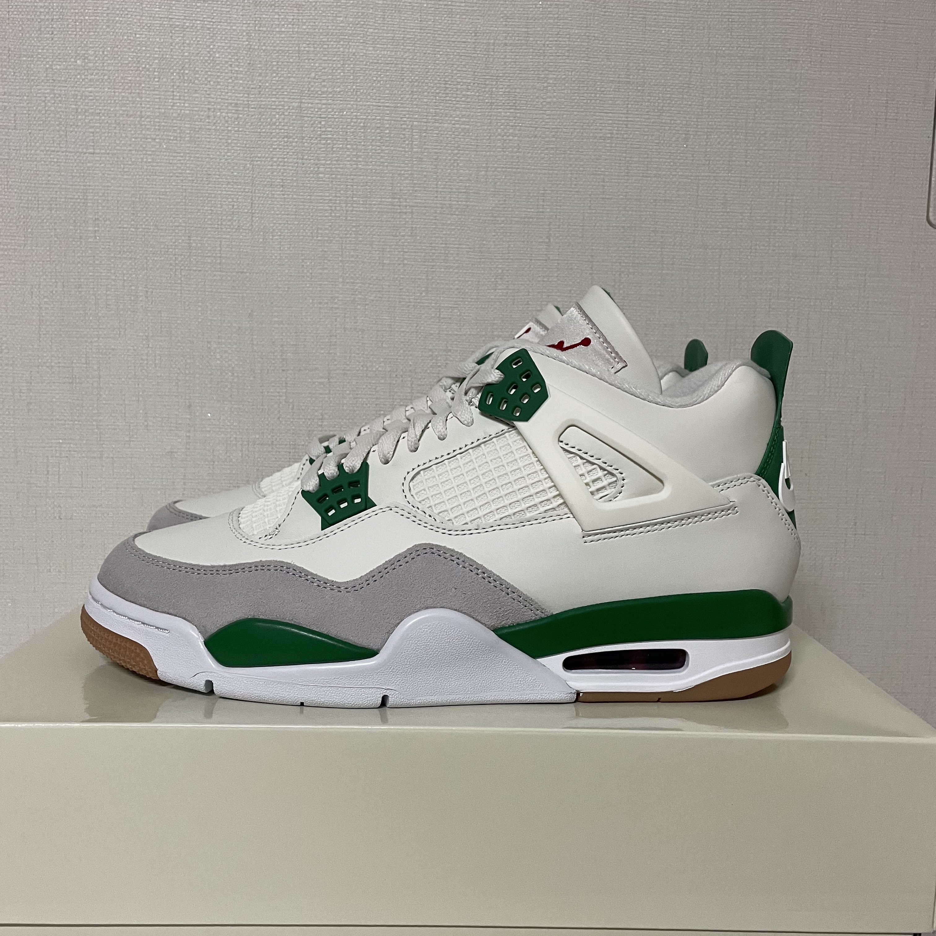 Jordan 4 x Nike SB Retro SP Pine Green 착용 스타일 - 1