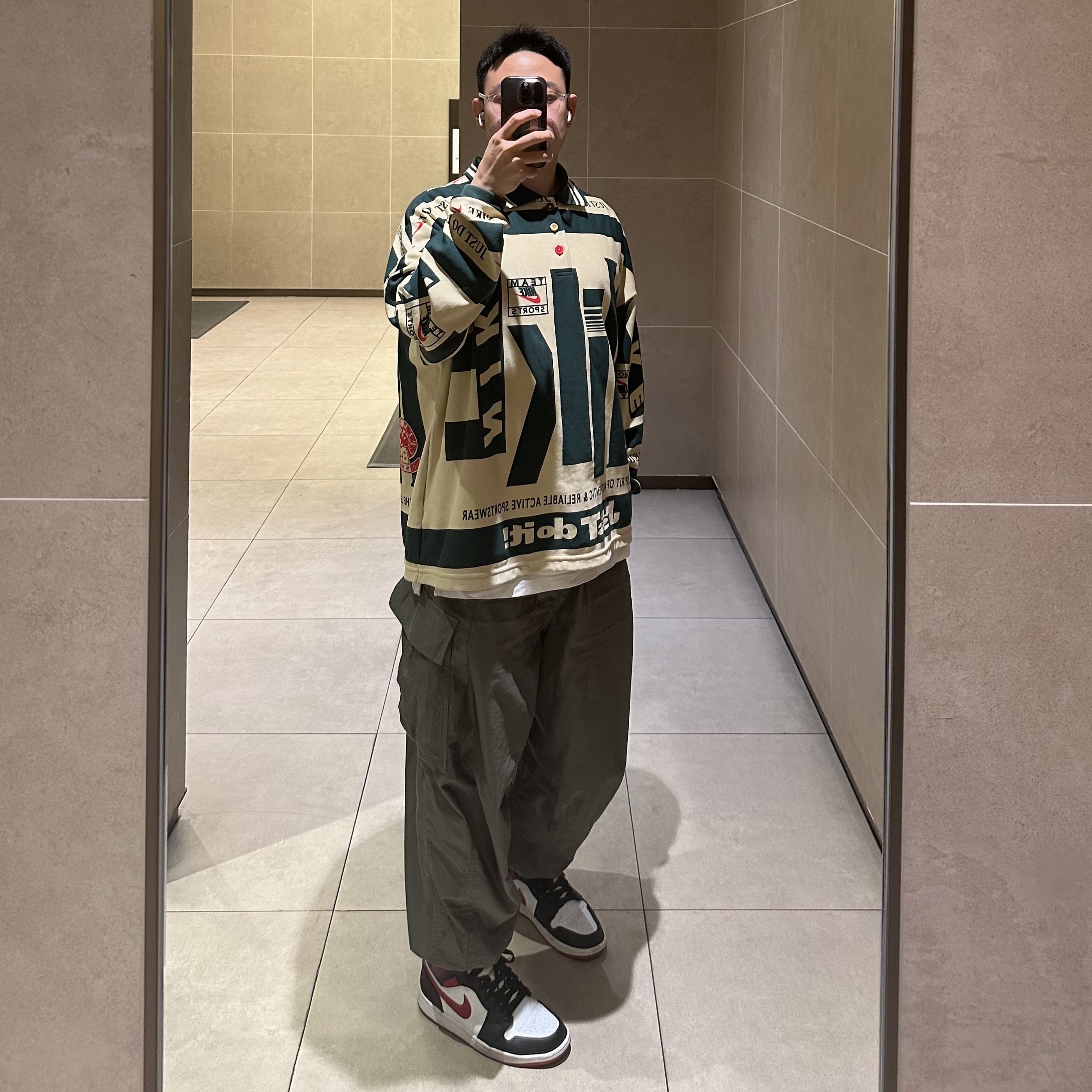 Jordan 1 Mid Gym Red Black White, Nike x Cactus Plant Flea Market Long Sleeve Polo Natural - Asia 착용 스타일