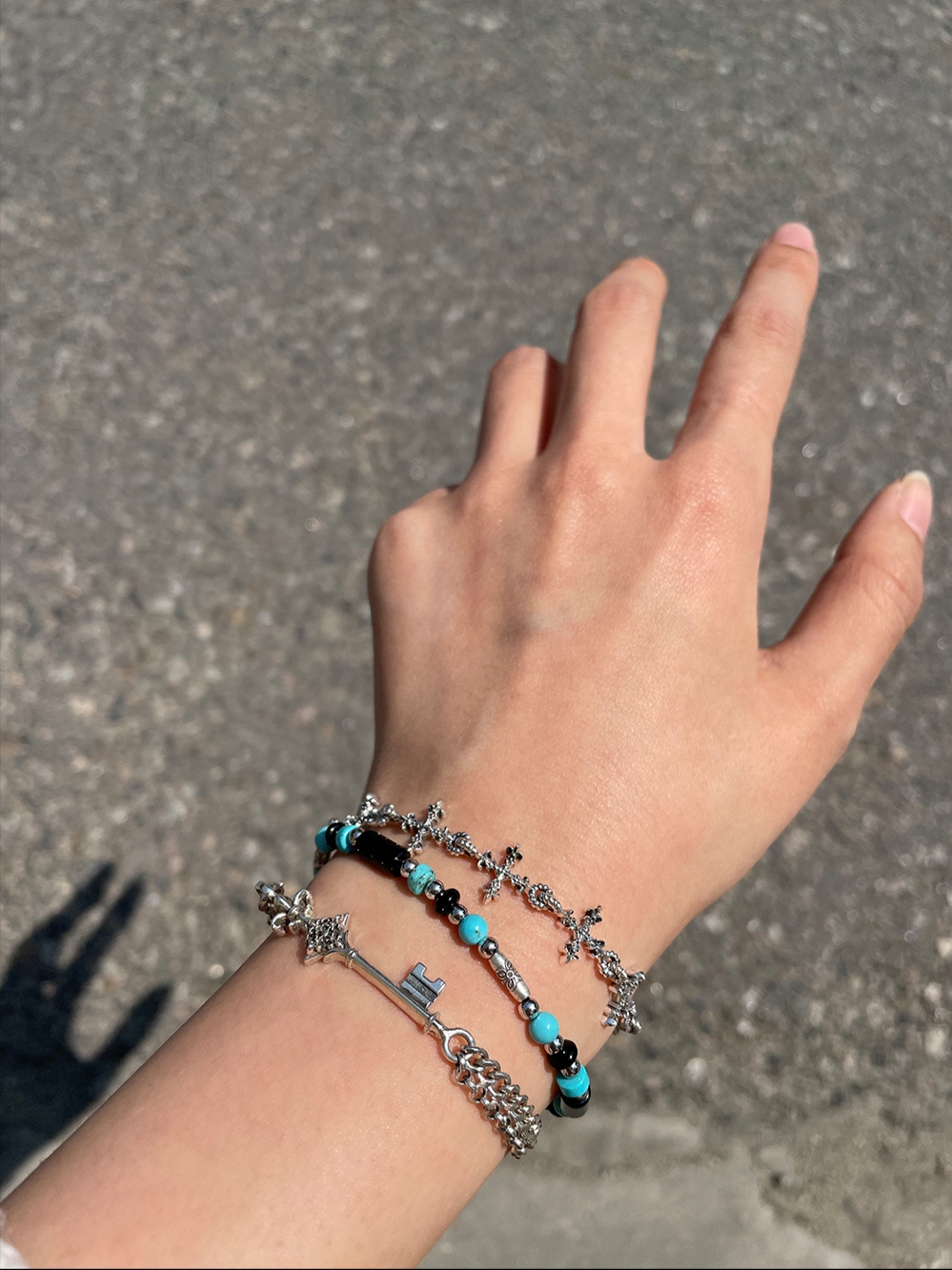 Scudo Vintage Cross Bracelet 착용 스타일