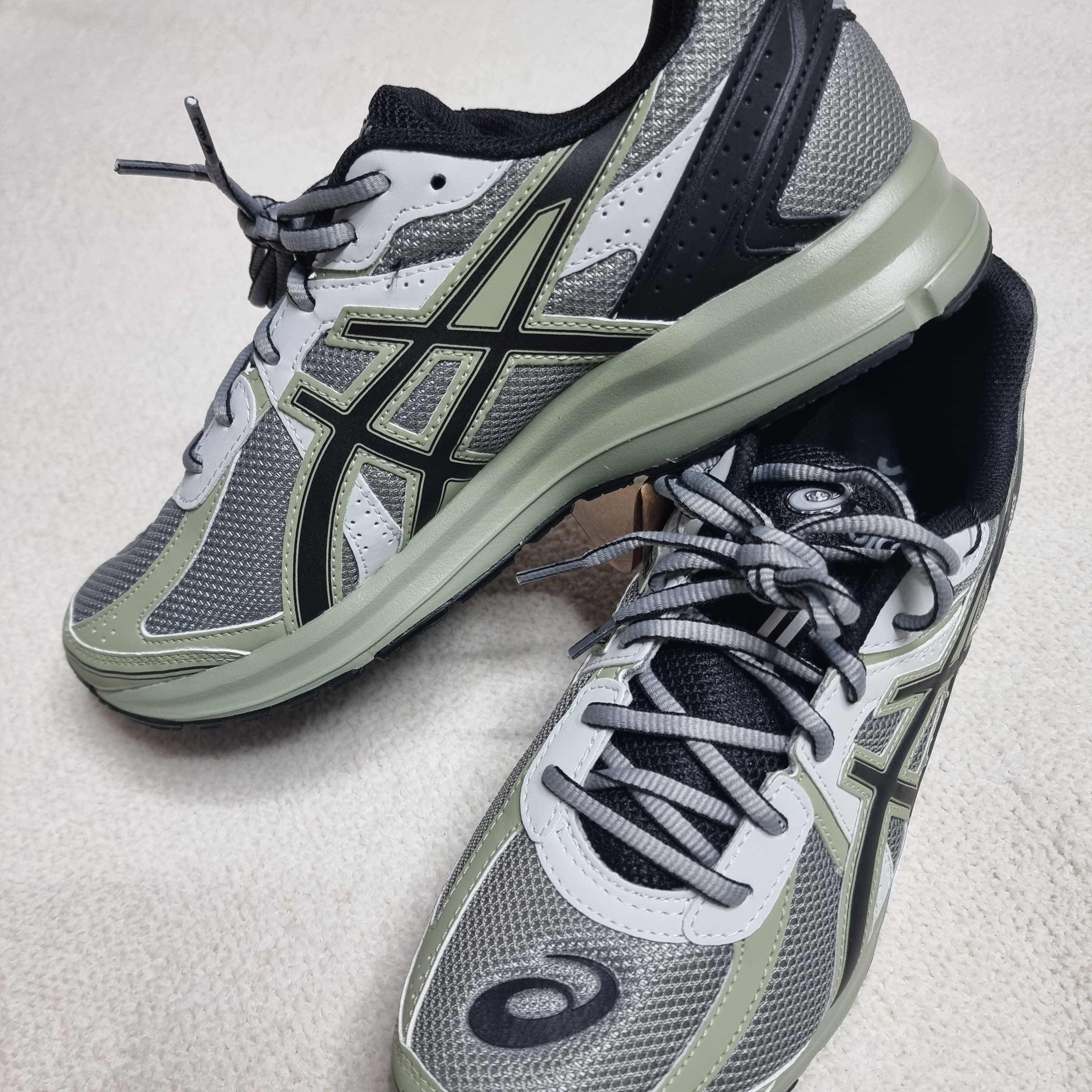 Asics Jog 100 S Sheet Rock - 2E Wide 착용 스타일 - 2