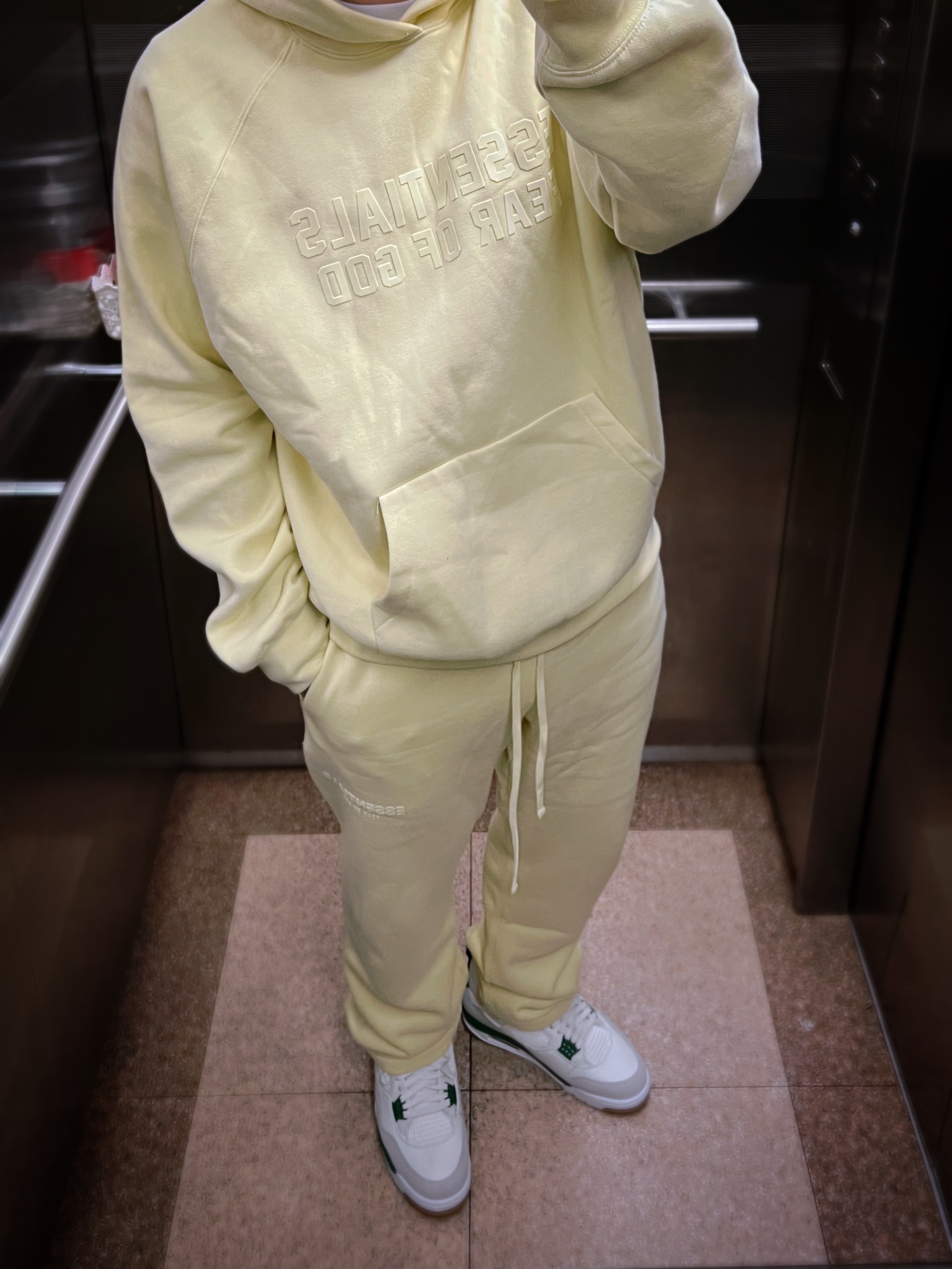 Jordan 4 x Nike SB Retro SP Pine Green, Essentials Sweatpants Canary - 22FW 착용 스타일 - 3