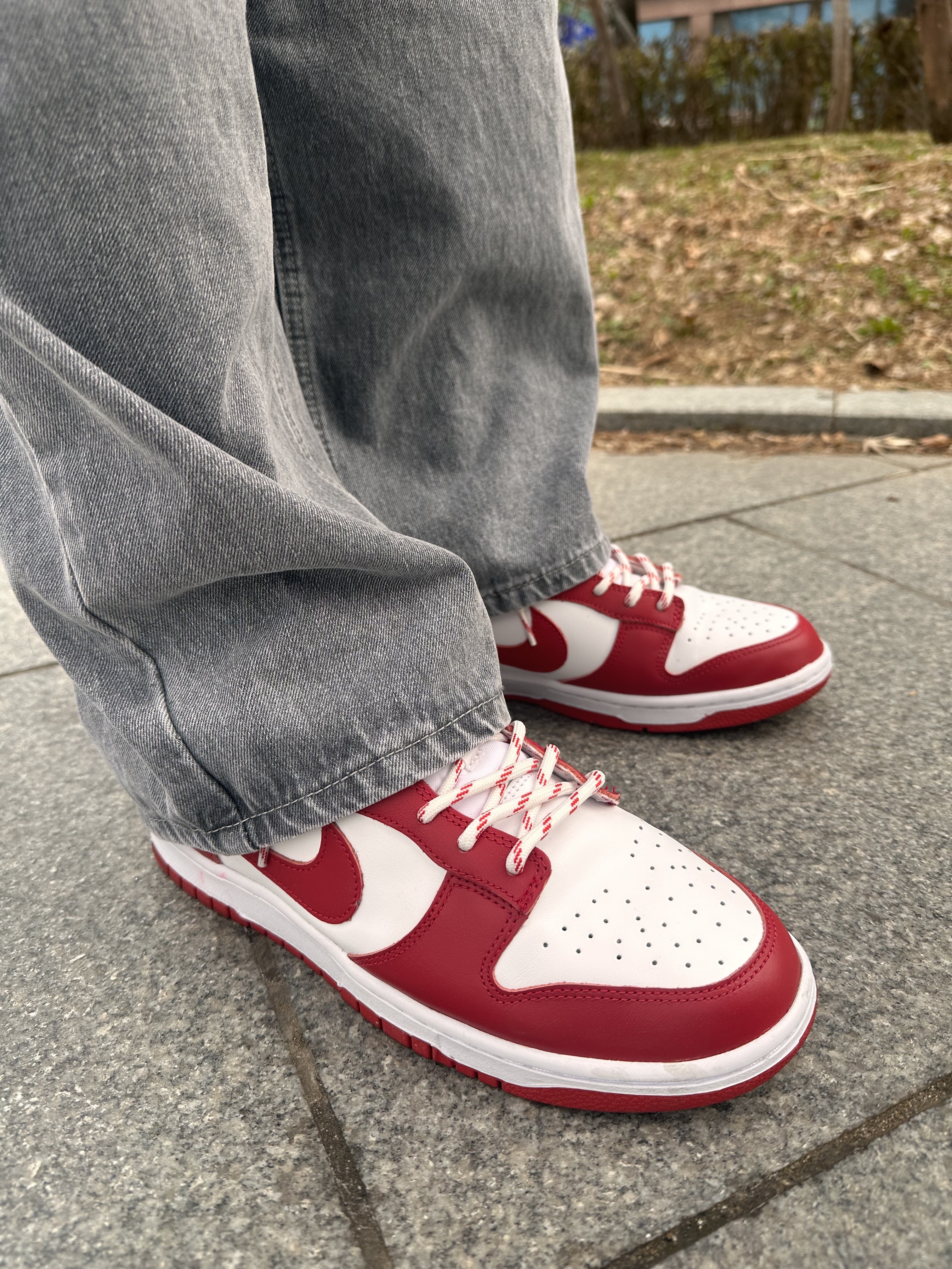 Supreme Gremlins Hockey Jersey White - 22FW, Nike Dunk Low Retro Gym Red 착용 스타일 - 2