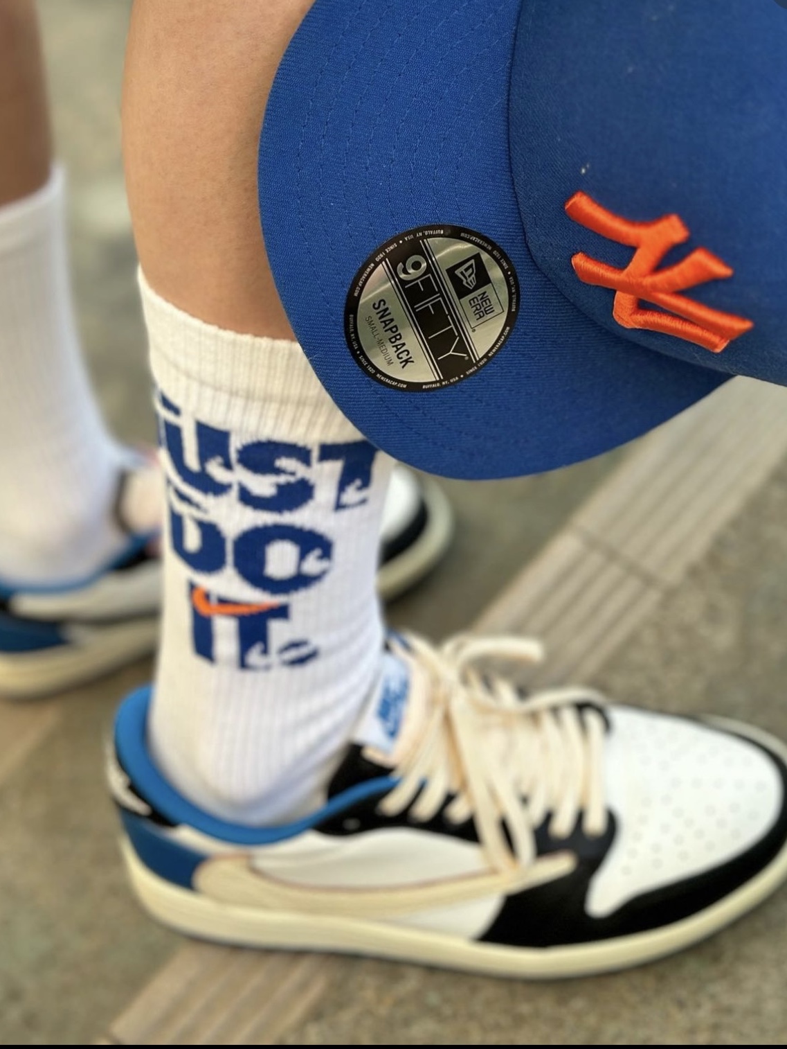 Jordan 1 x Travis Scott x Fragment Retro Low OG SP Military Blue, CDG x Stussy Coach Jacket Black 착용 스타일 - 4