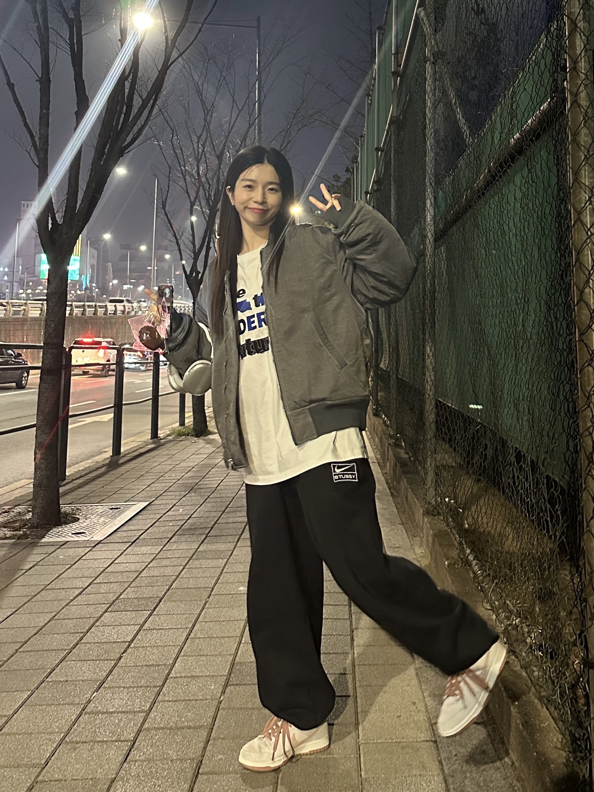 Stussy Dyed Nylon Bomber Charcoal, Nike x Stussy NRG RA Washed Fleece Pants Black (DN4030-010) 착용 스타일