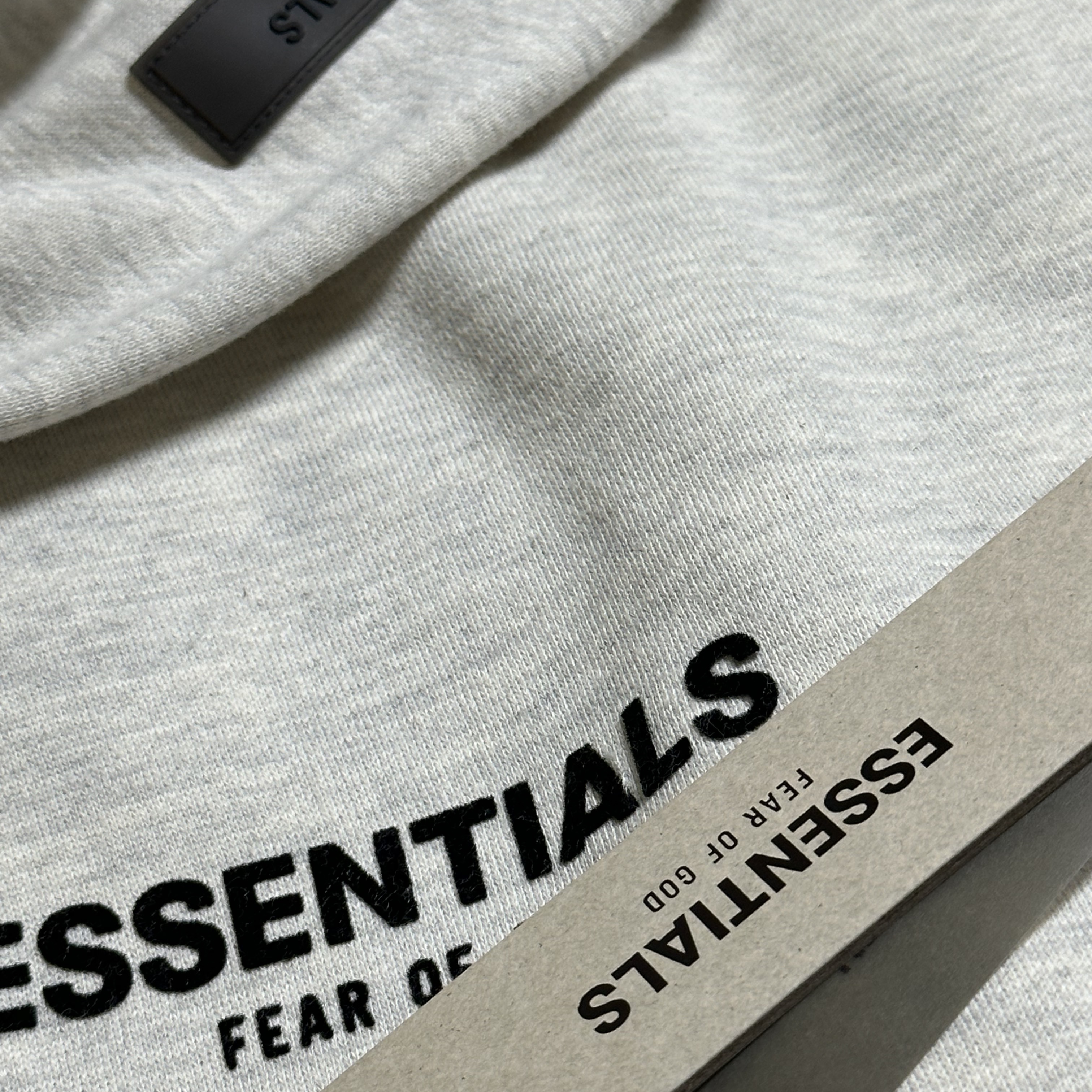 Essentials The Core Collection Hoodie Light Oatmeal 착용 스타일