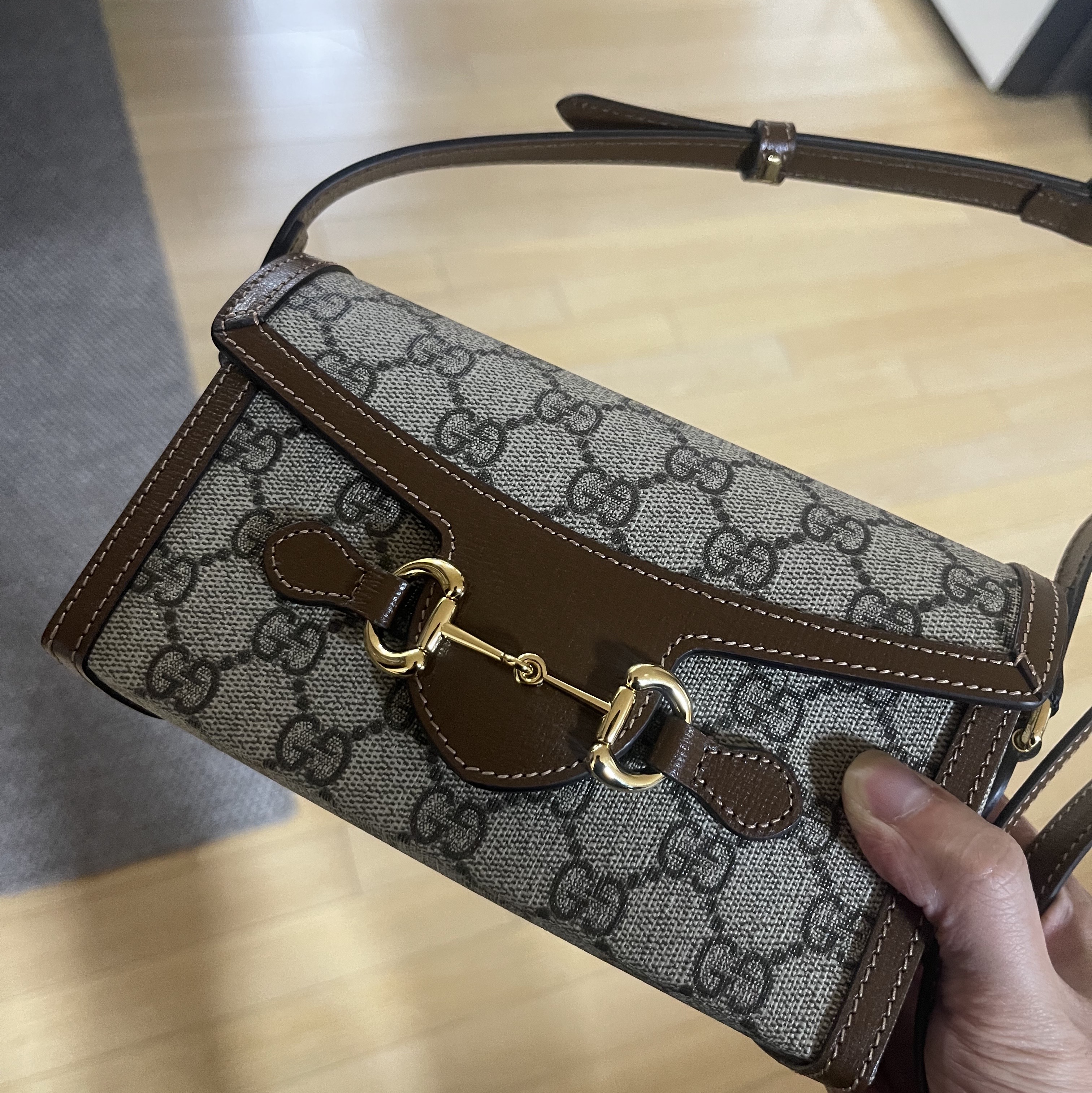 Gucci Horsebit 1955 Mini Bag Beige Ebony Brown 착용 스타일