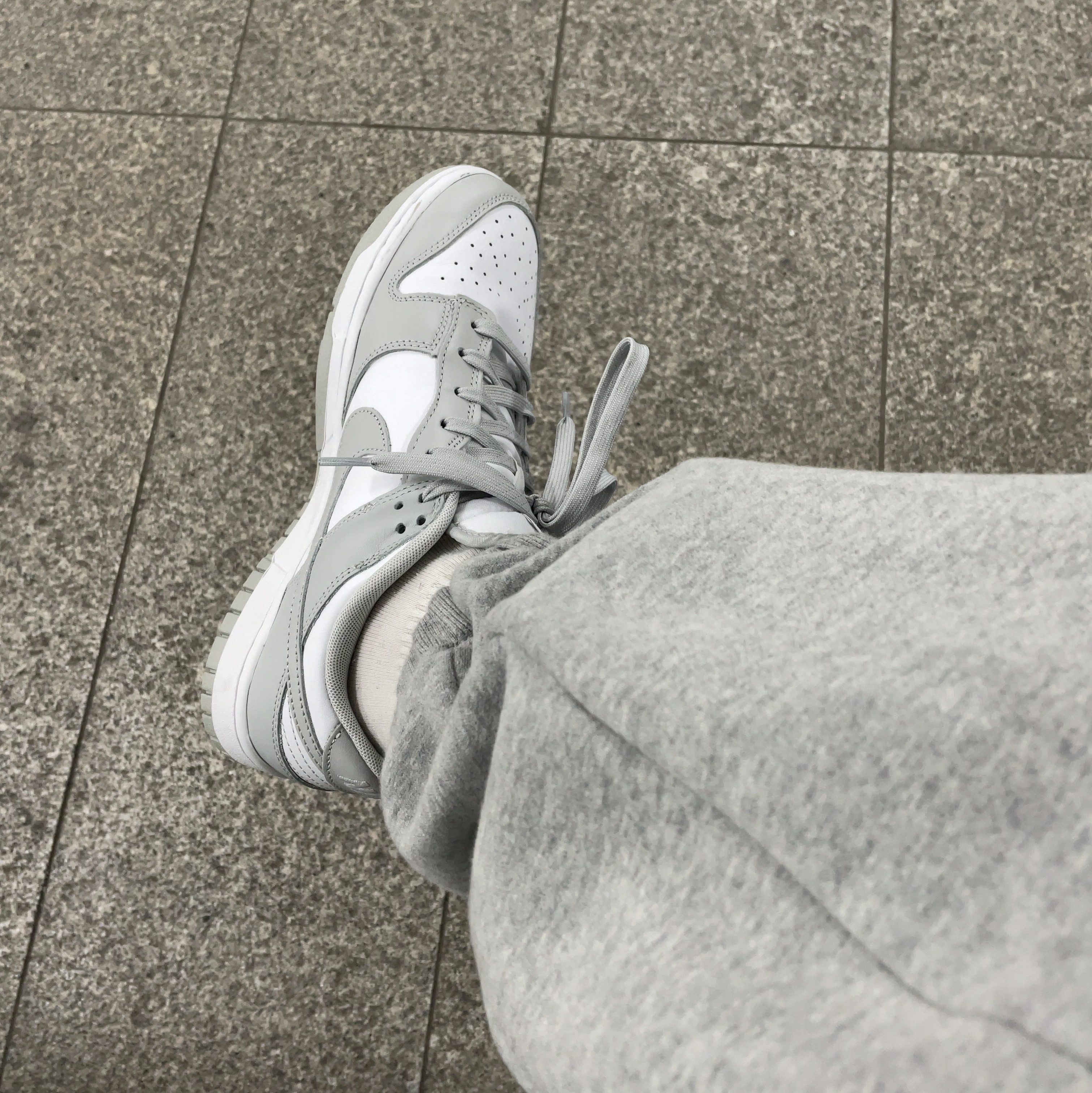 Nike Dunk Low Retro Grey Fog 착용 스타일 - 1