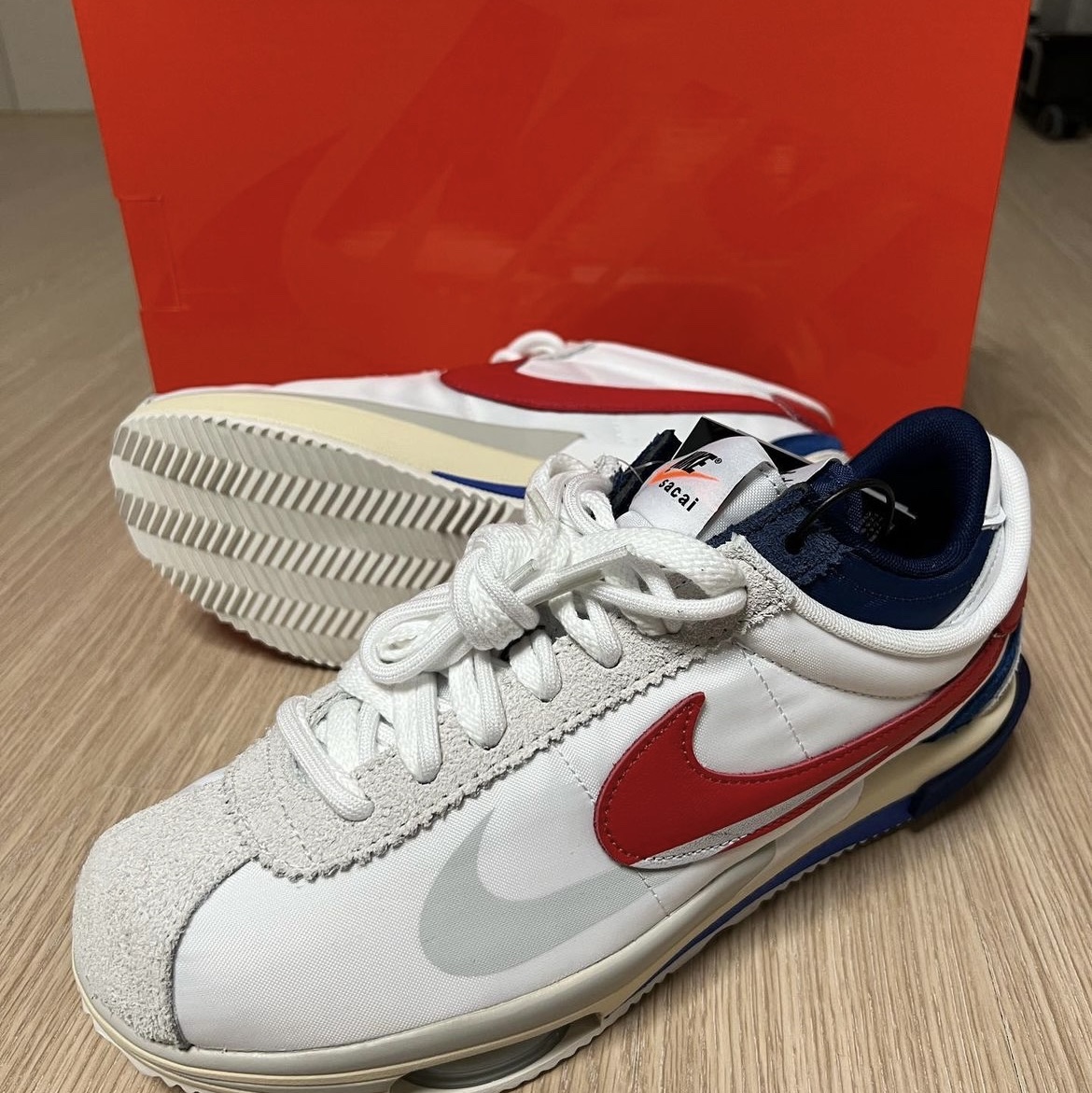 Nike x Sacai Zoom Cortez SP White and University Red 착용 스타일