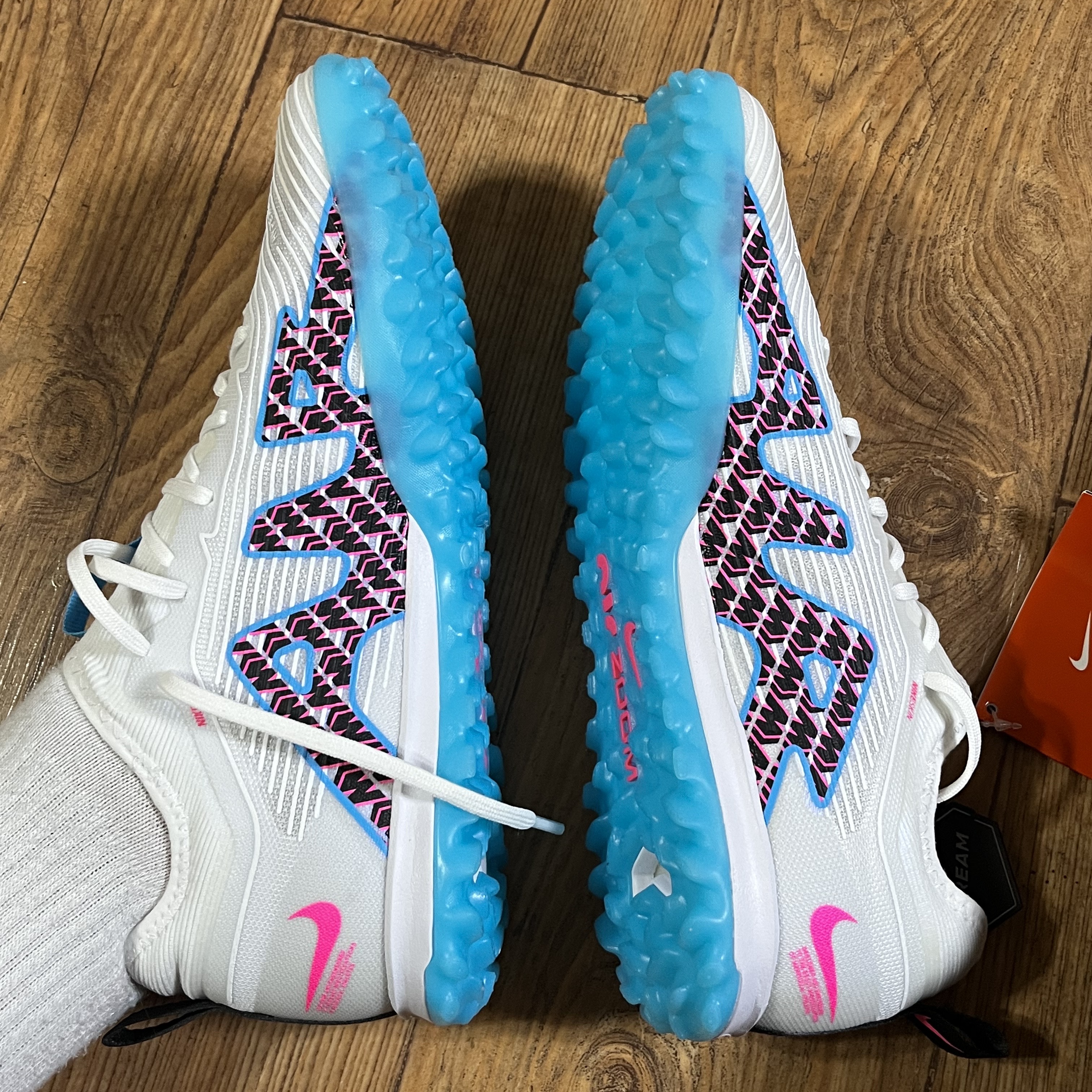 Nike Zoom Mercurial Vapor 15 Pro TF White Baltic Blue 착용 스타일 - 2