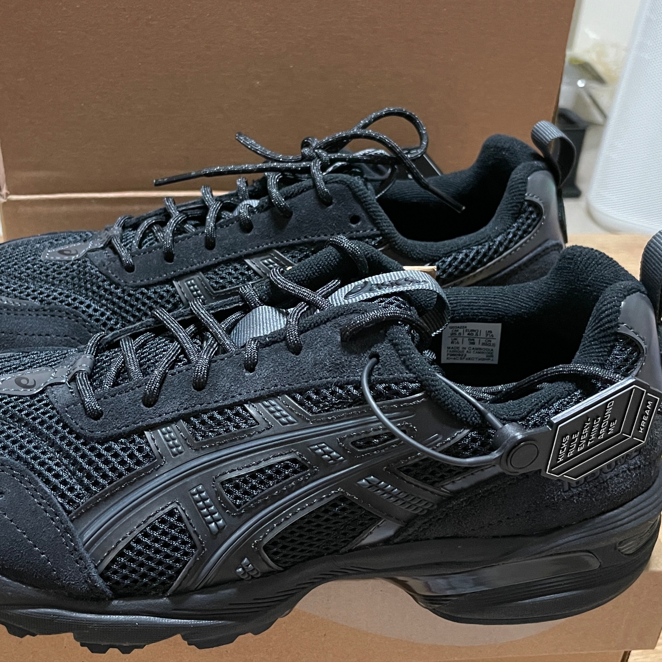 Asics Gel-1090 V2 Black 착용 스타일 - 4