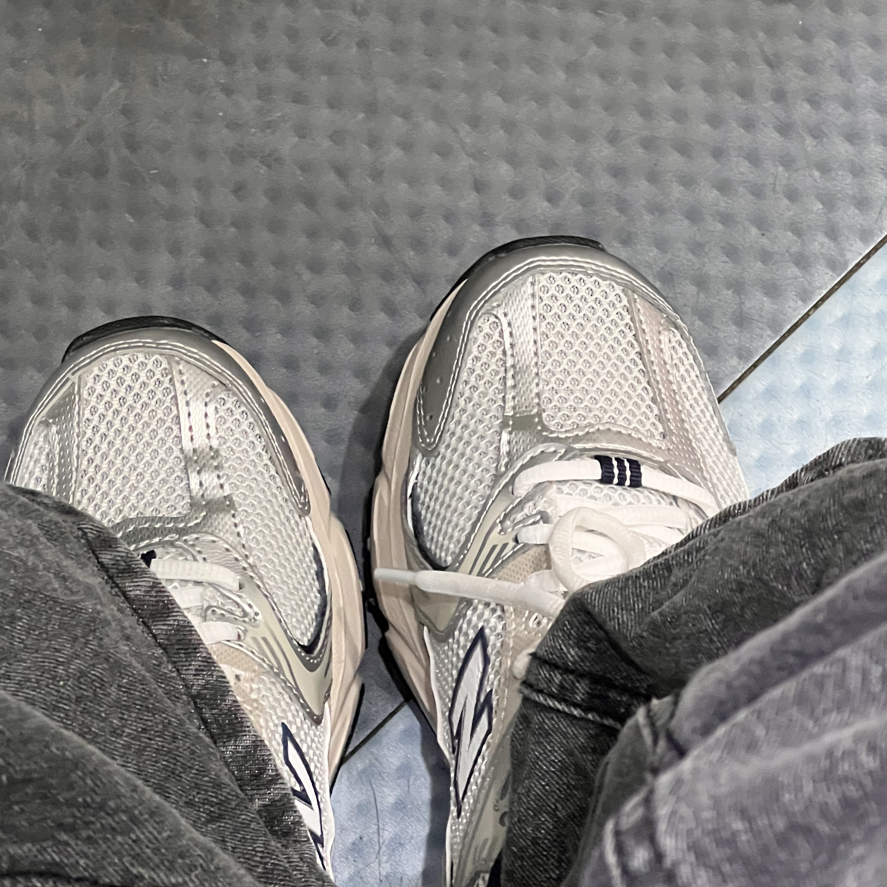 New Balance 530 Steel Grey 착용 스타일
