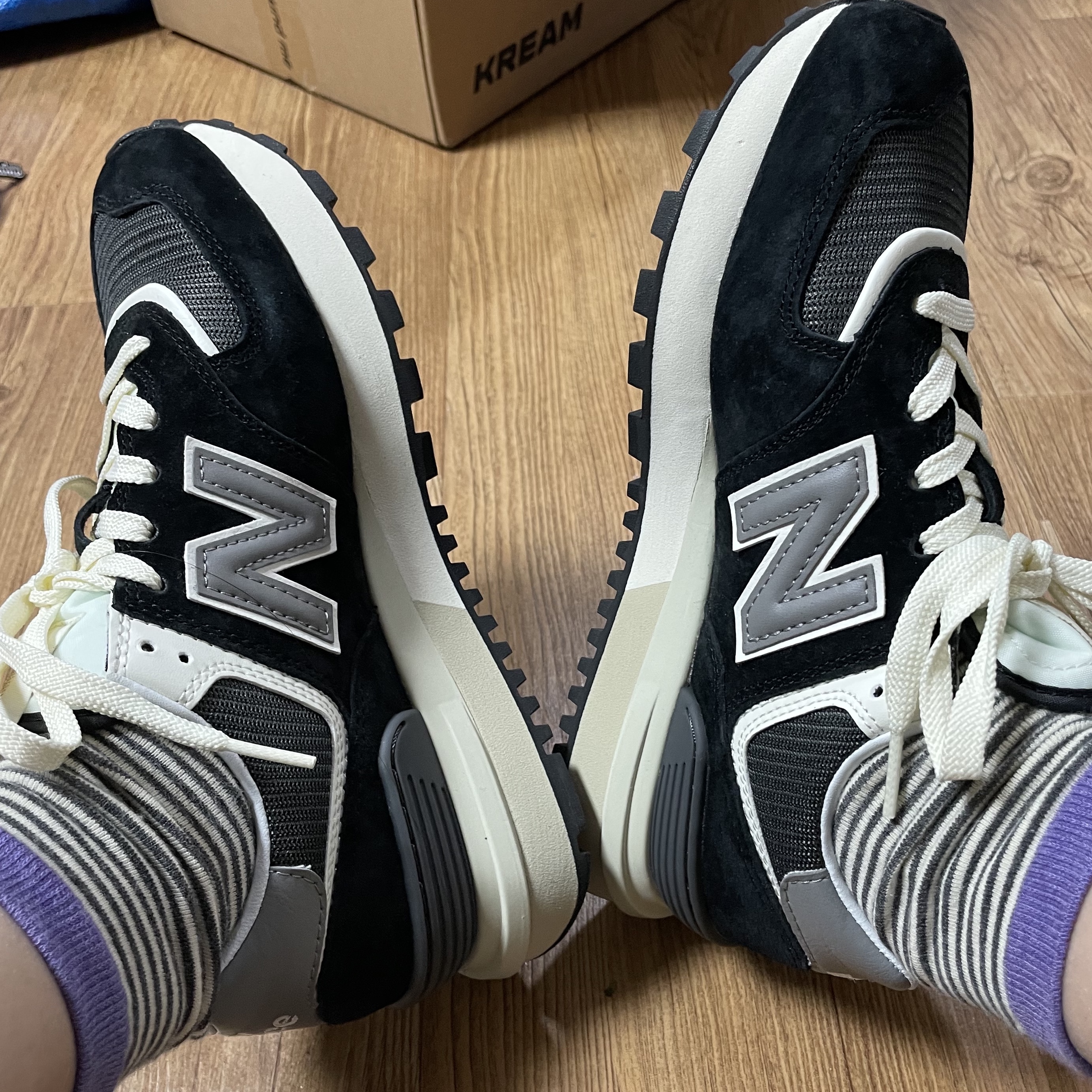 New Balance 574 Legacy Black 착용 스타일