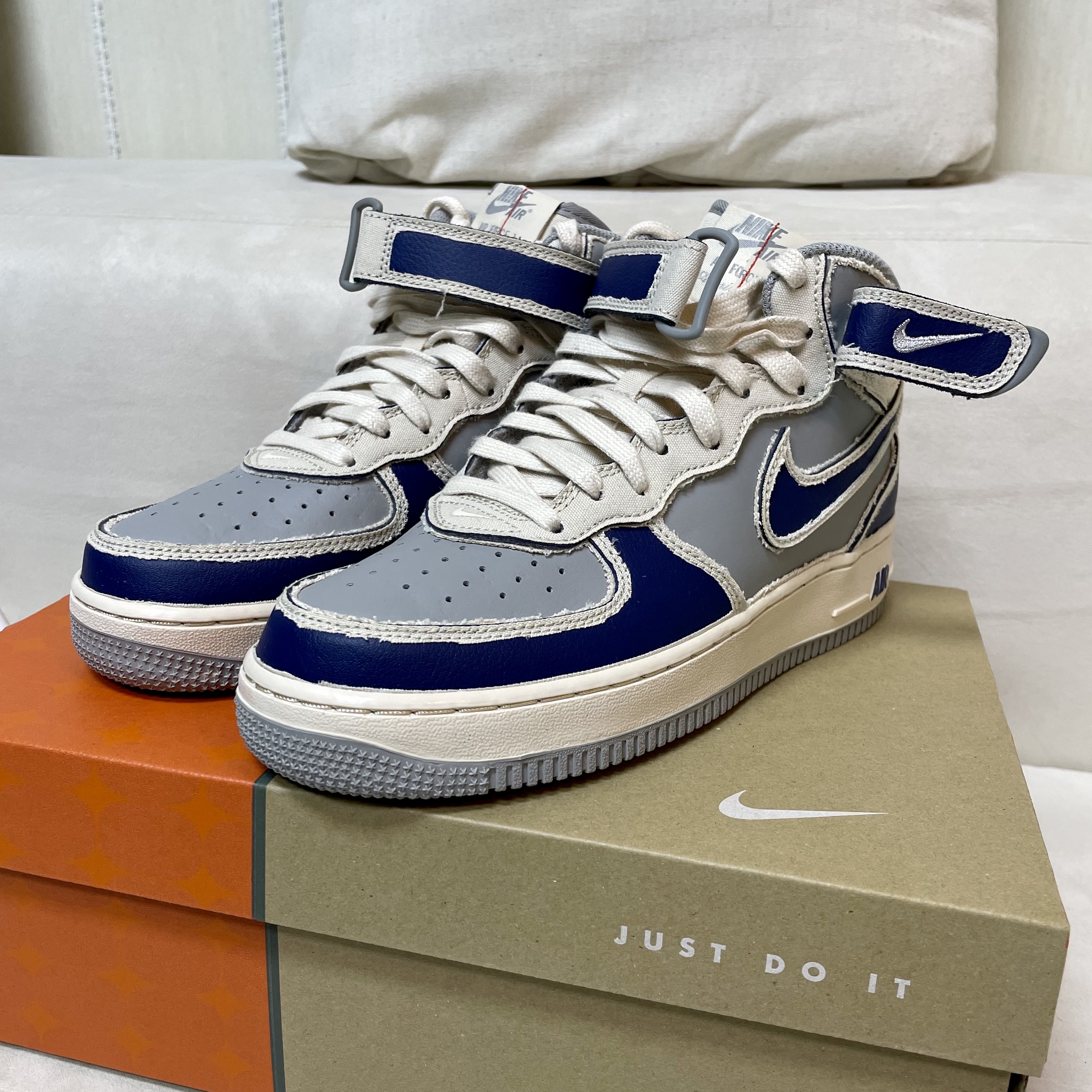 Nike Air Force 1 Mid '07 Pearl White 착용 스타일 - 1