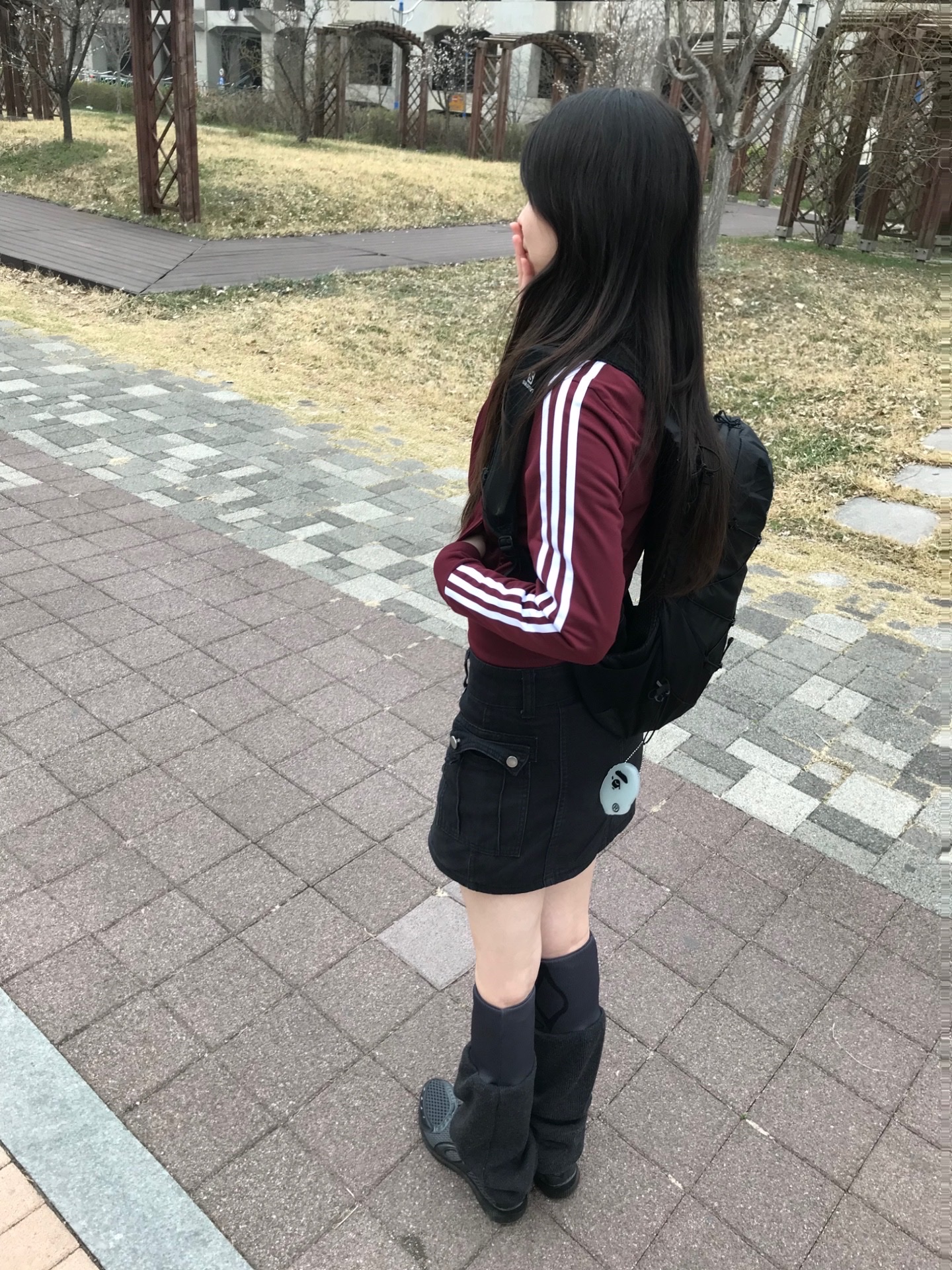 Asics x Kiko Kostadinov Gel Sokat Infinity Dark Grey, Salomon Trailblazer 20 Black 착용 스타일 - 1