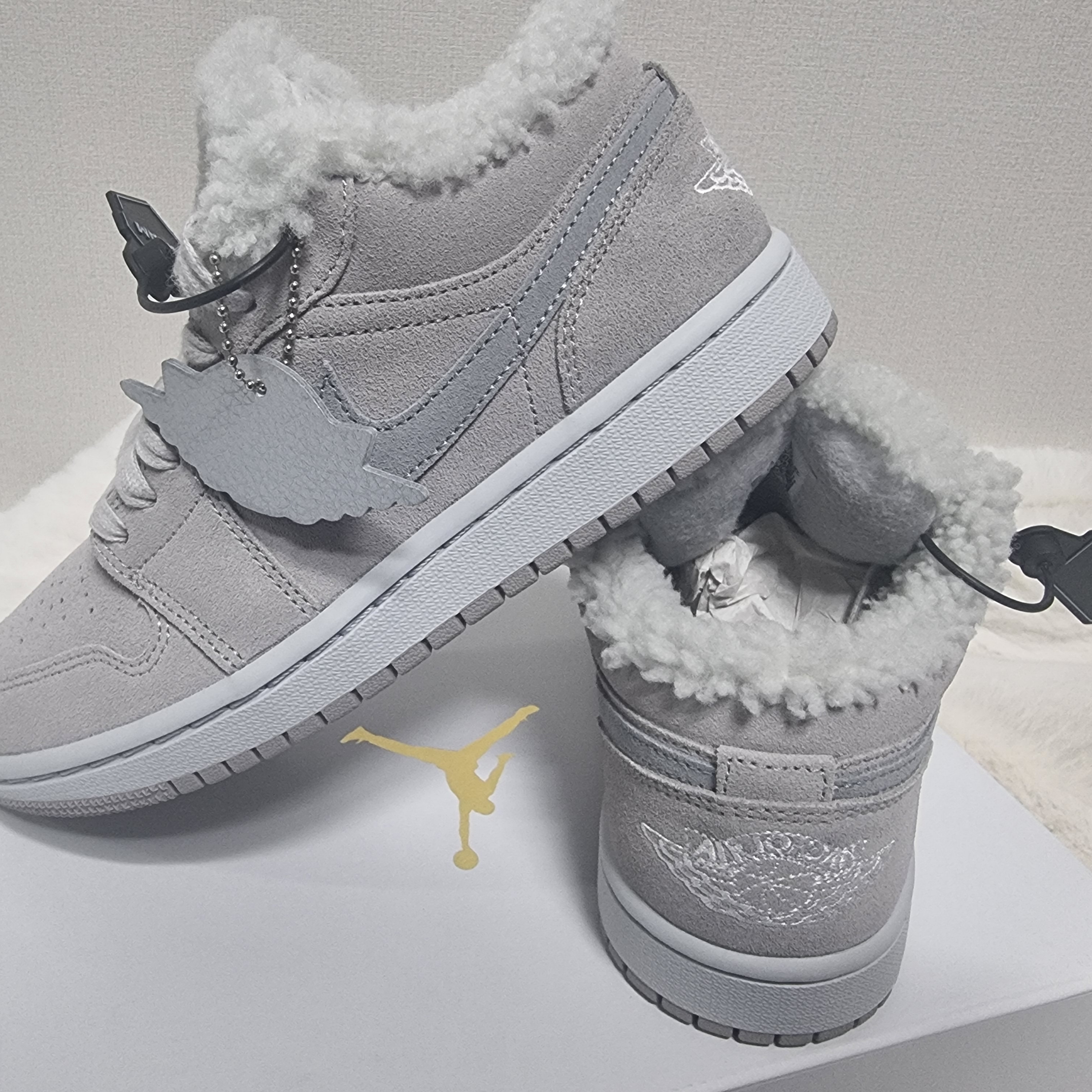 (W) Jordan 1 Low SE Sherpa Fleece 착용 스타일 - 2