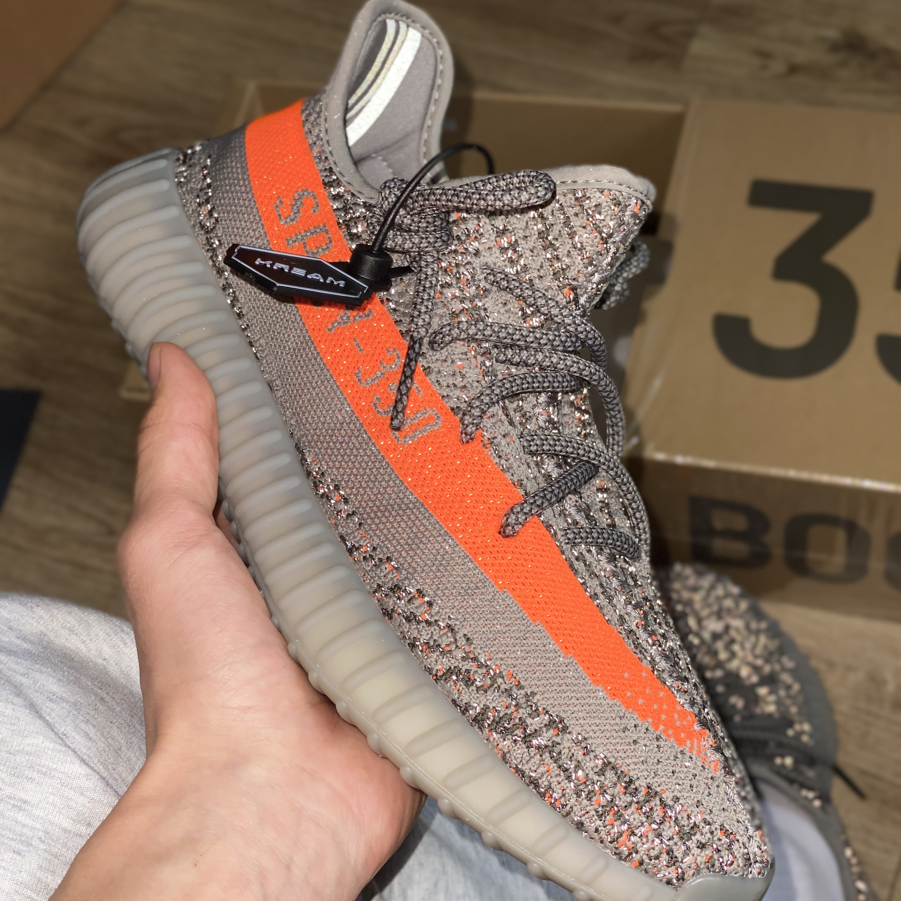 Adidas Yeezy Boost 350 V2 Beluga - Reflective 착용 스타일 - 1
