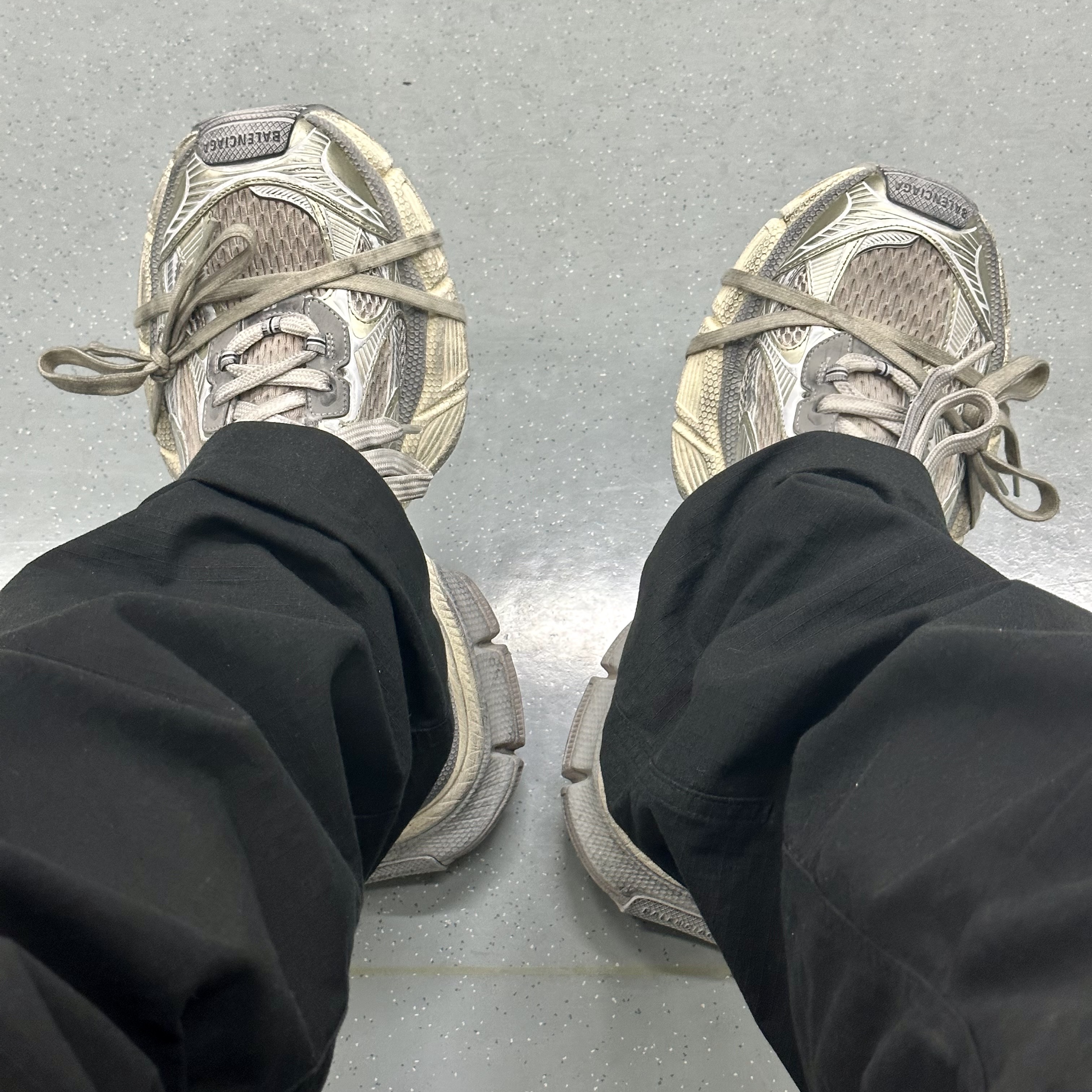 Balenciaga 3XL Sneakers Light Beige 착용 스타일