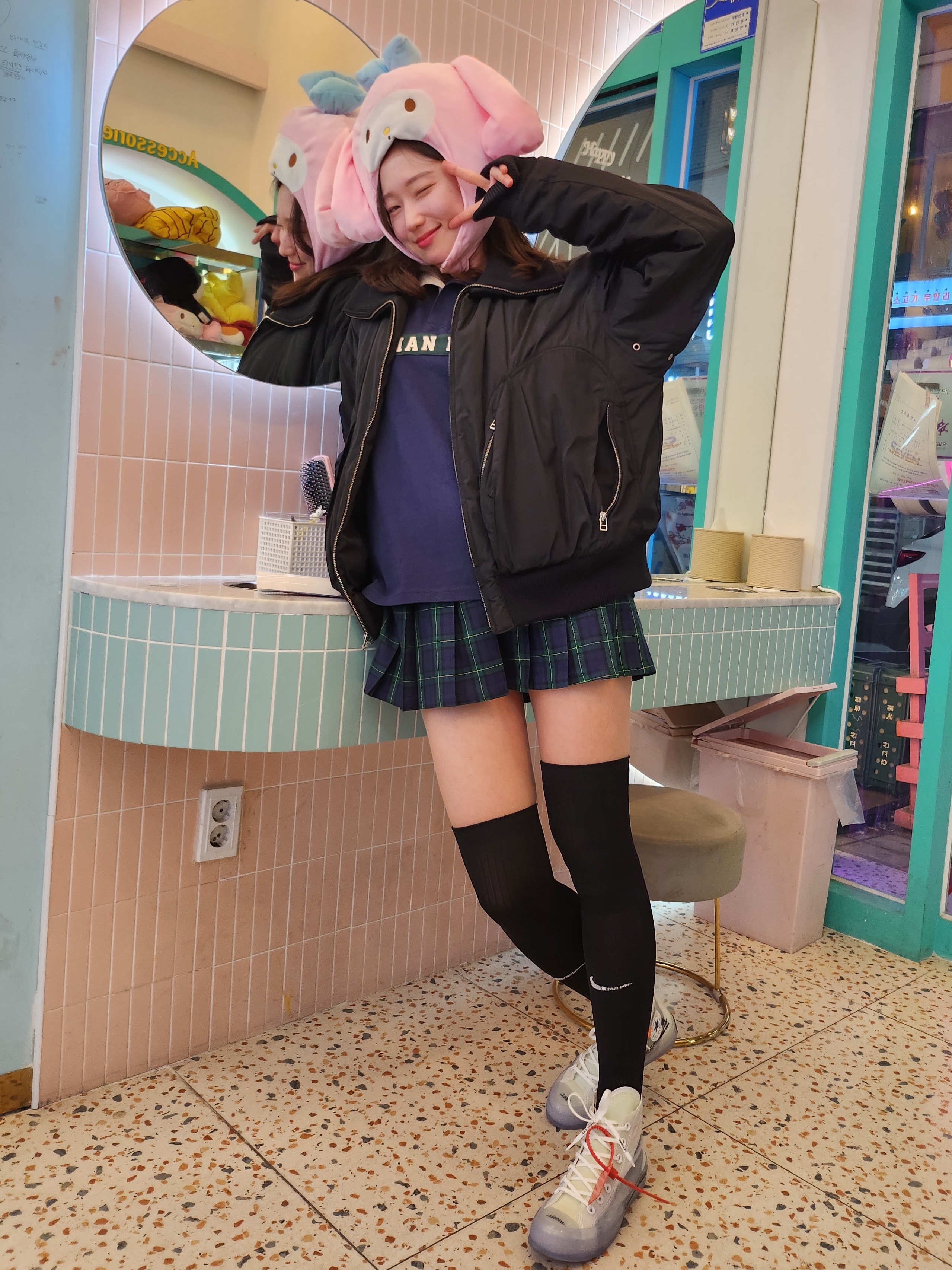 Human Made Rugby Shirt Navy, Converse x Off-White Chuck 70 High The Ten 착용 스타일