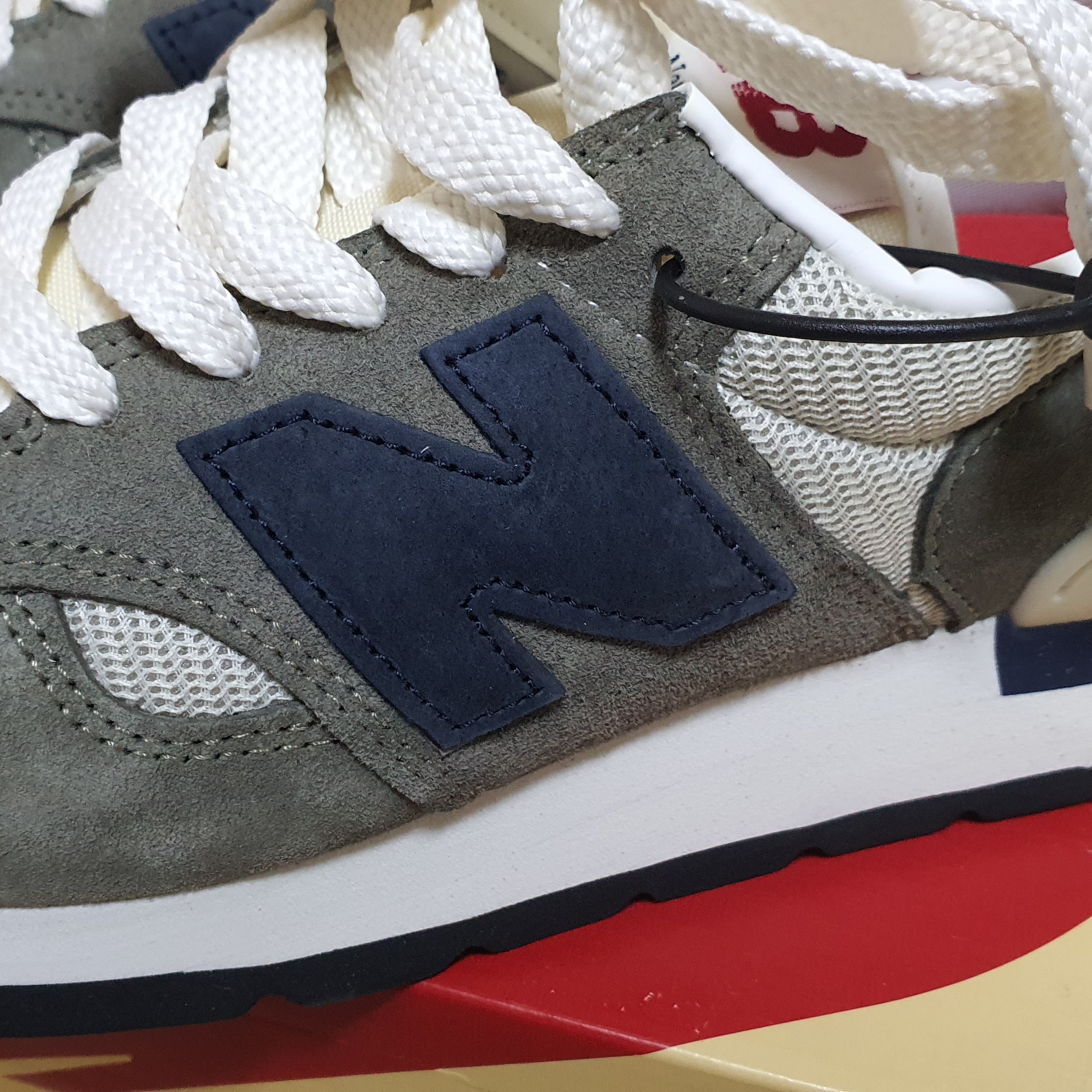 New Balance 990v1 Made in USA Olive 착용 스타일 - 3