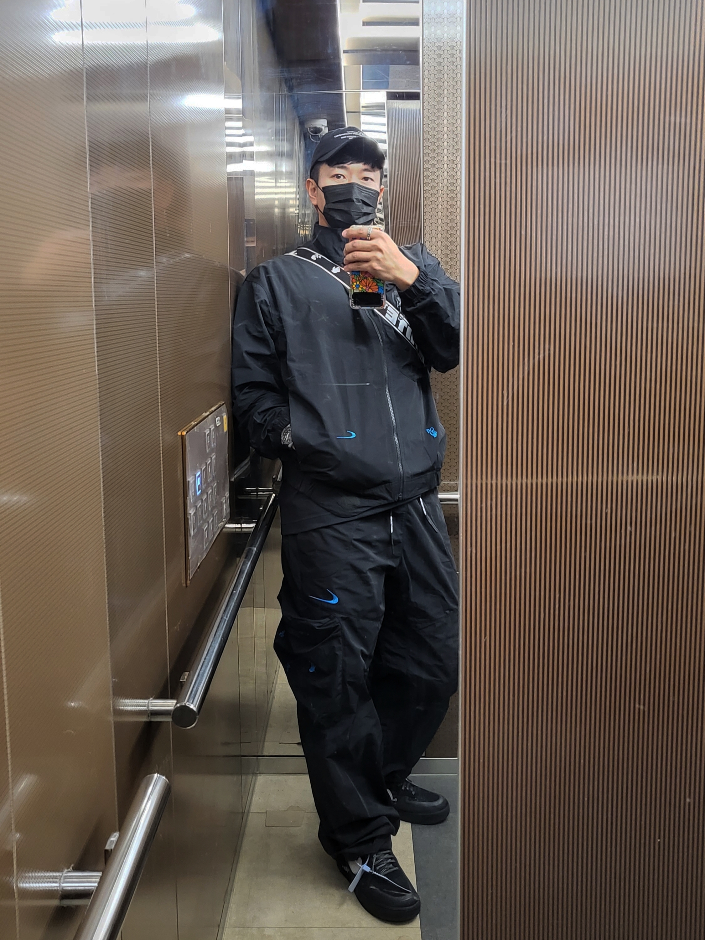 Off-White x Post Archive Faction Figures of Speech Cap Right Black, Nike x Off-White NRG Track Suit Black - Asia 착용 스타일