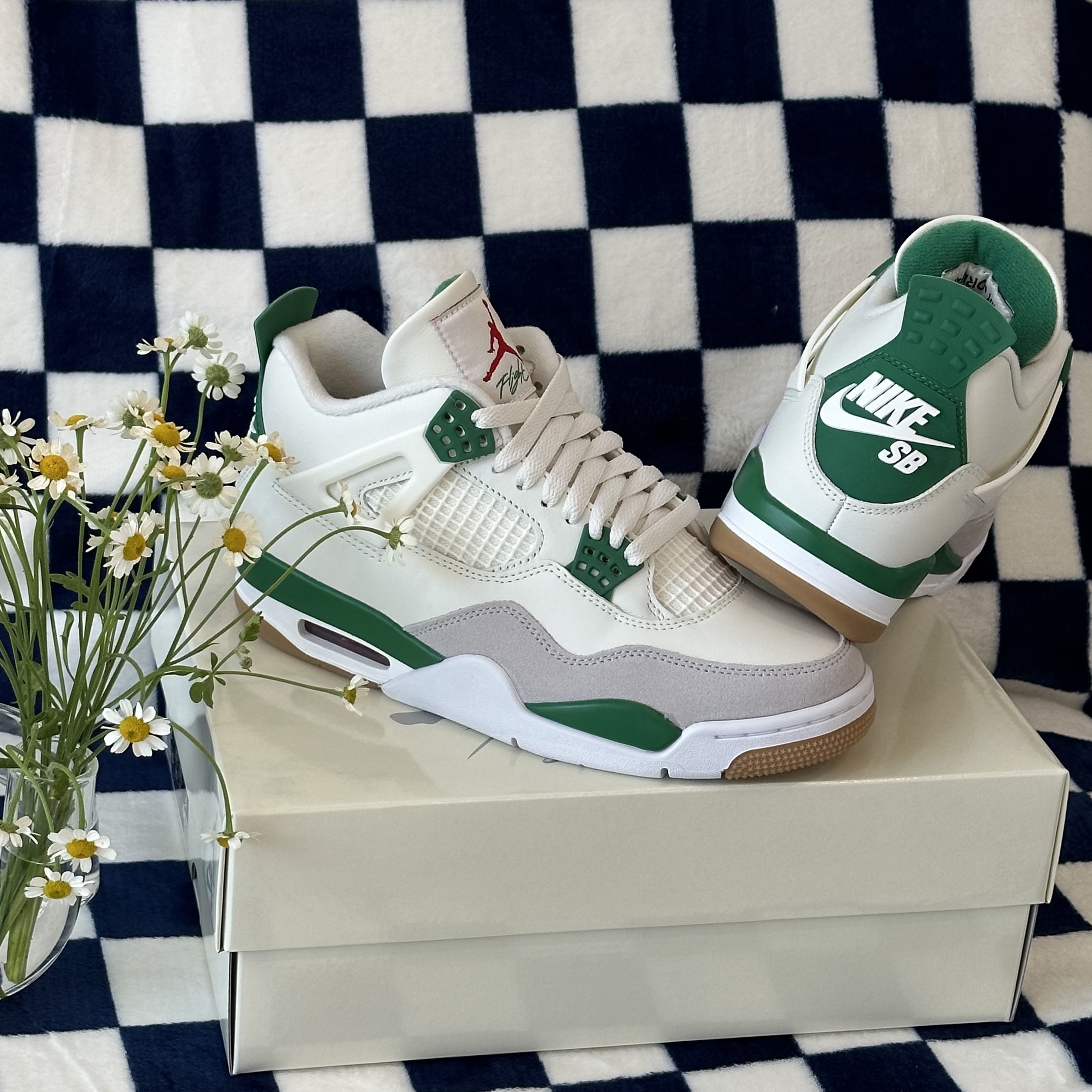 Jordan 4 x Nike SB Retro SP Pine Green 착용 스타일
