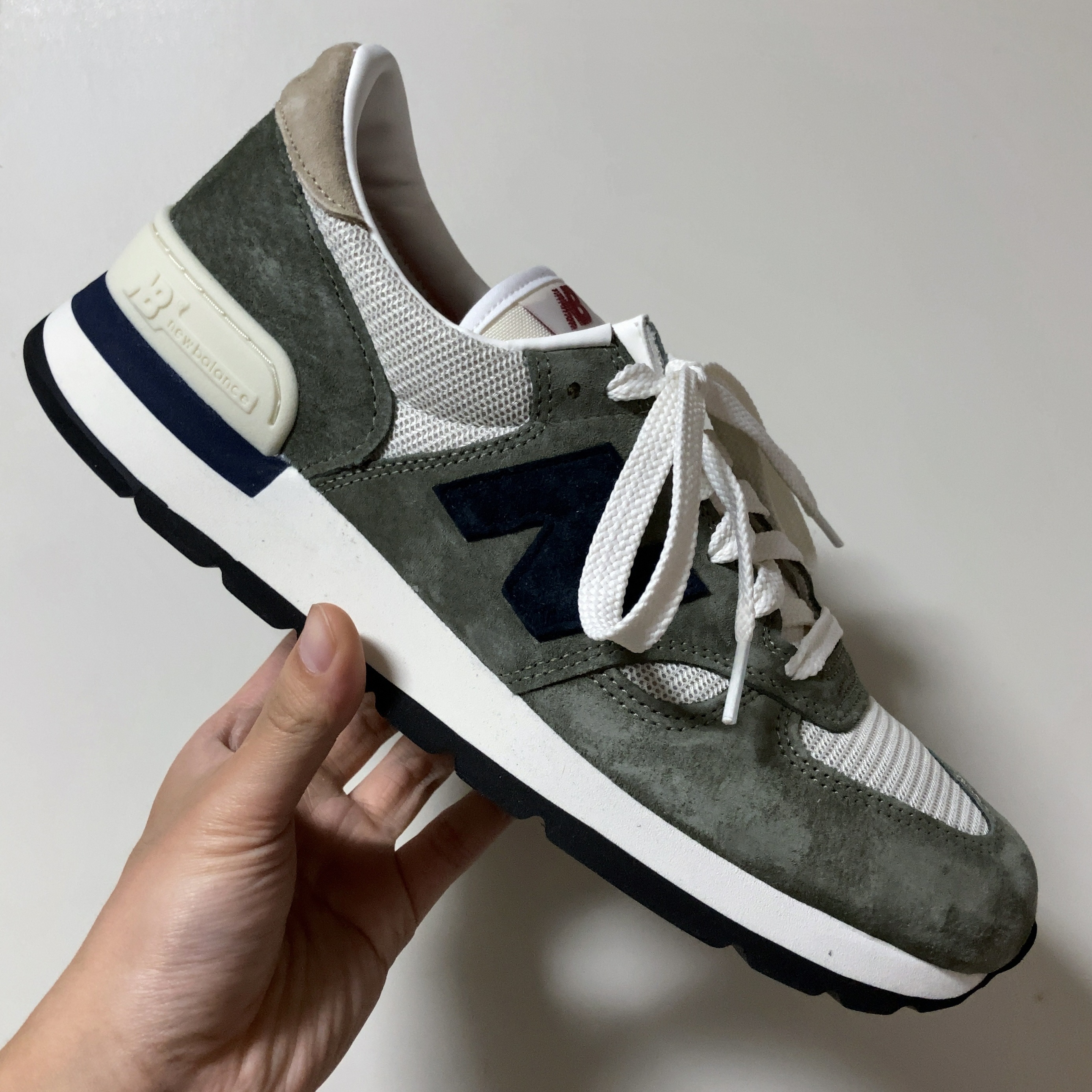 New Balance 990v1 Made in USA Olive 착용 스타일