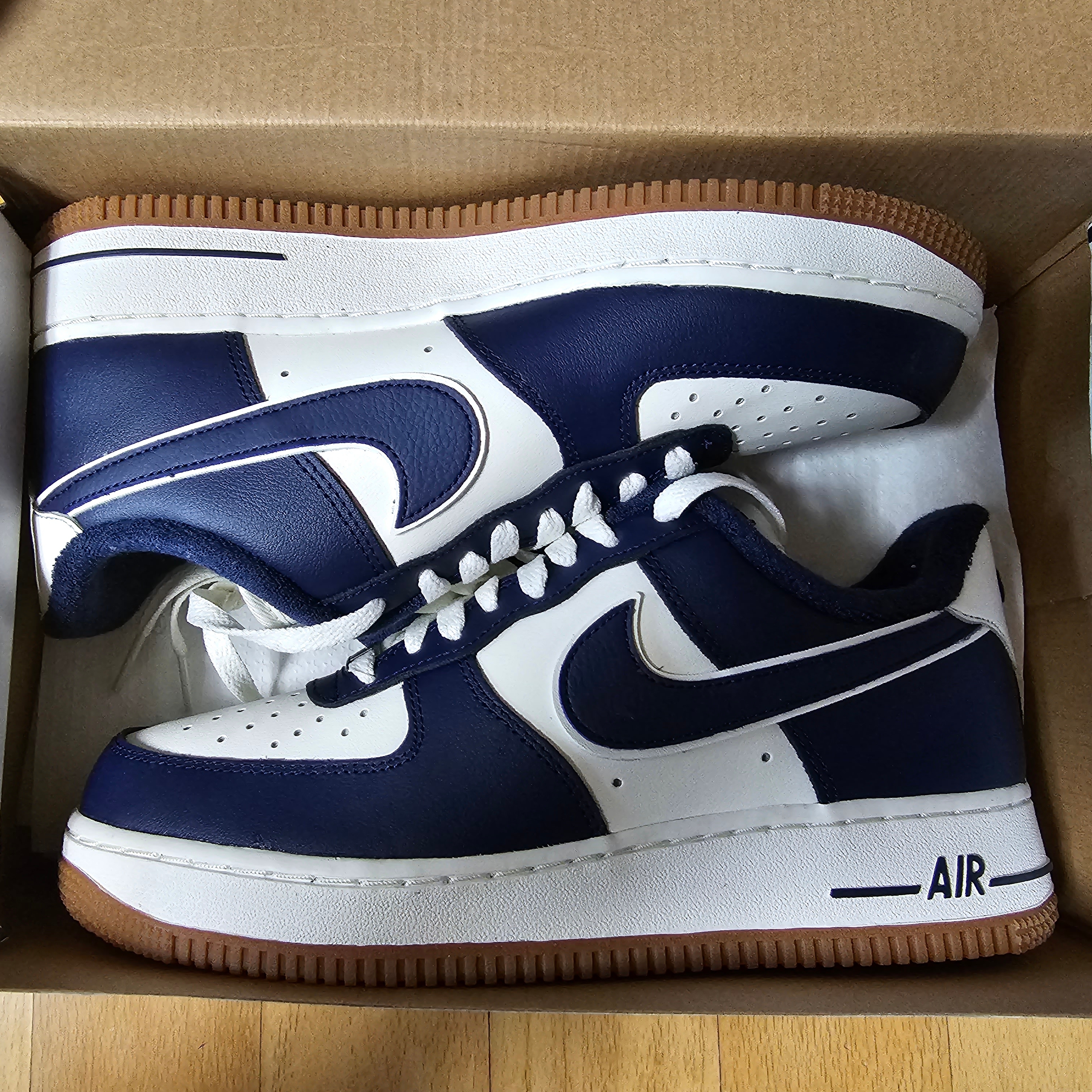Nike Air Force 1 '07 LV8 Midnight Navy 착용 스타일 - 1