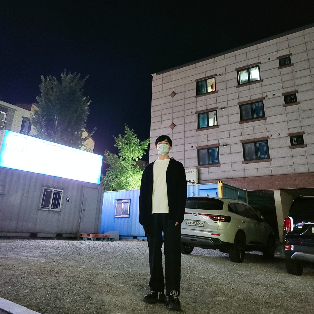 Balenciaga Triple S Black 착용 스타일