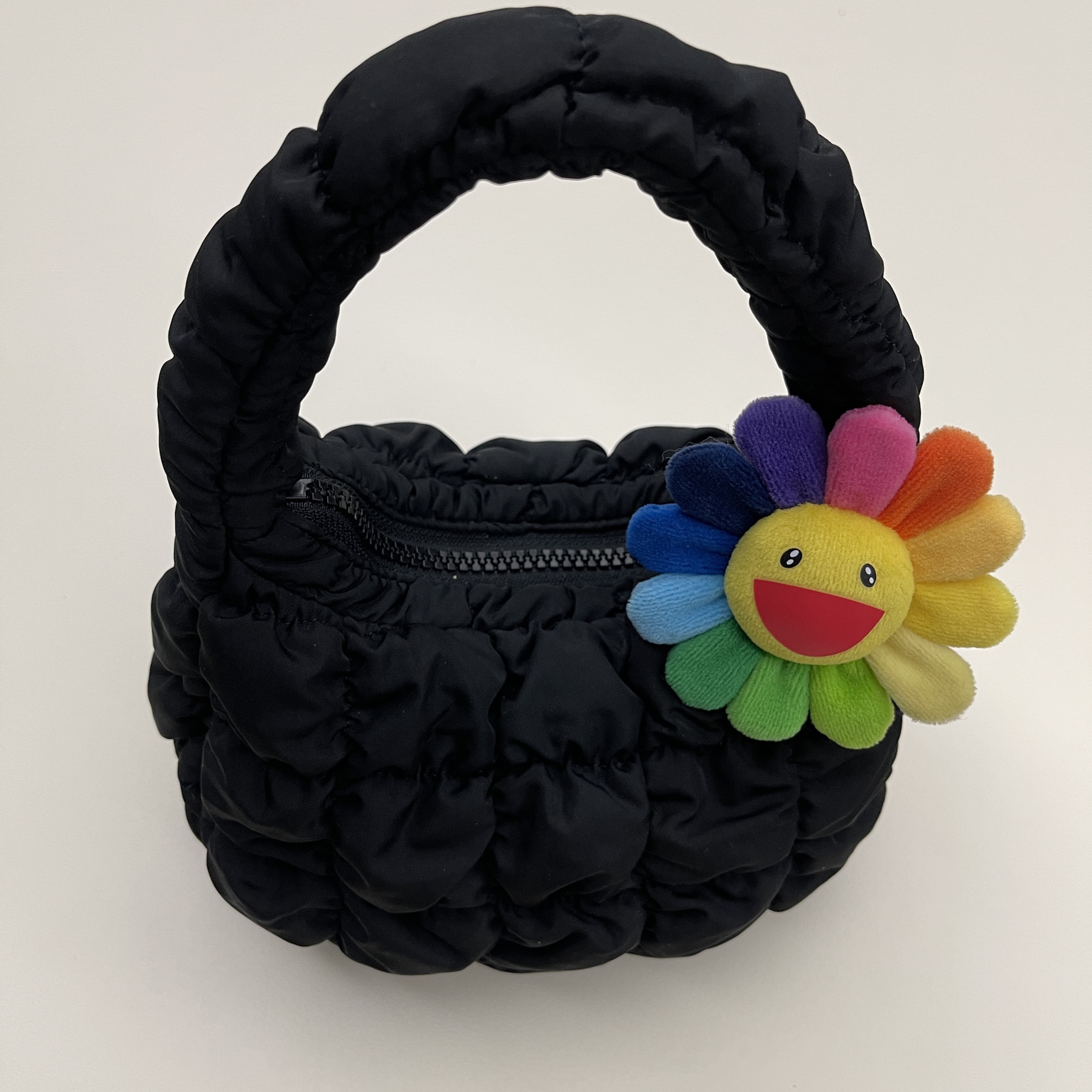 COS Quilted Micro Bag Black 착용 스타일 - 1
