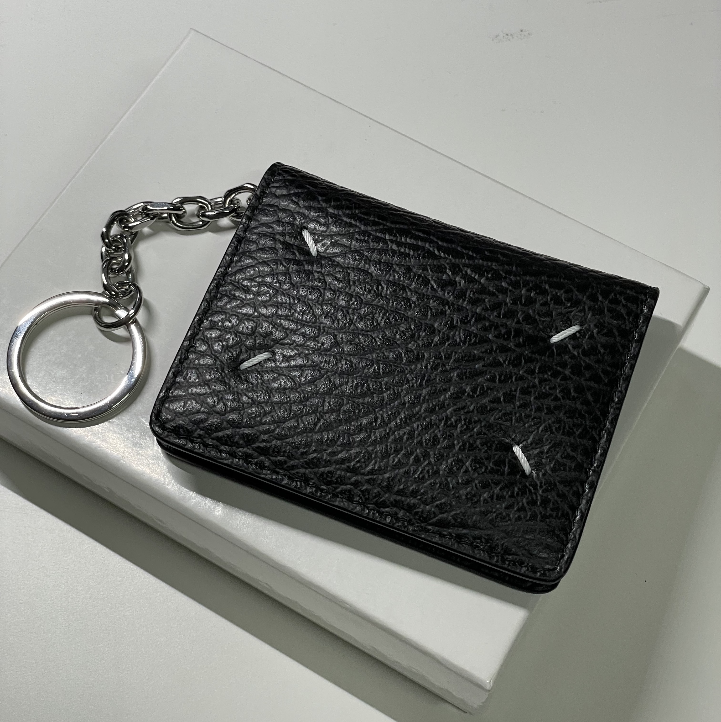 Maison Margiela Keyring Wallet Black 착용 스타일