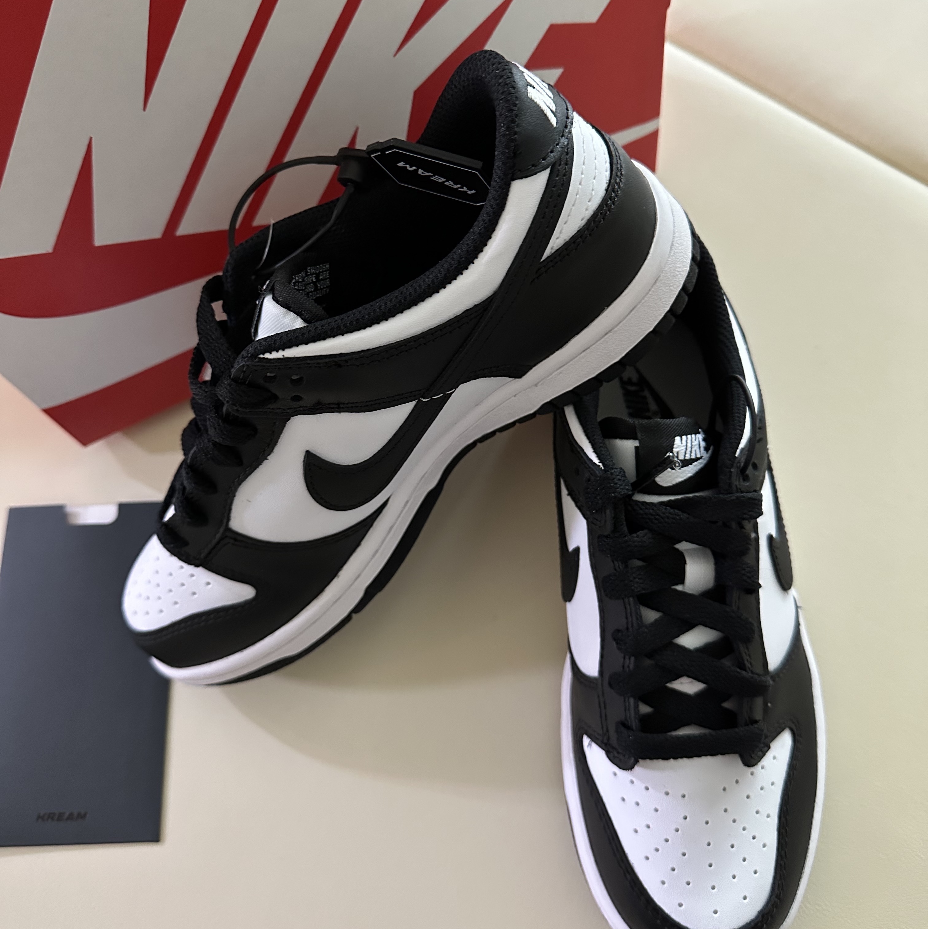 (GS) Nike Dunk Low Black 착용 스타일 - 3