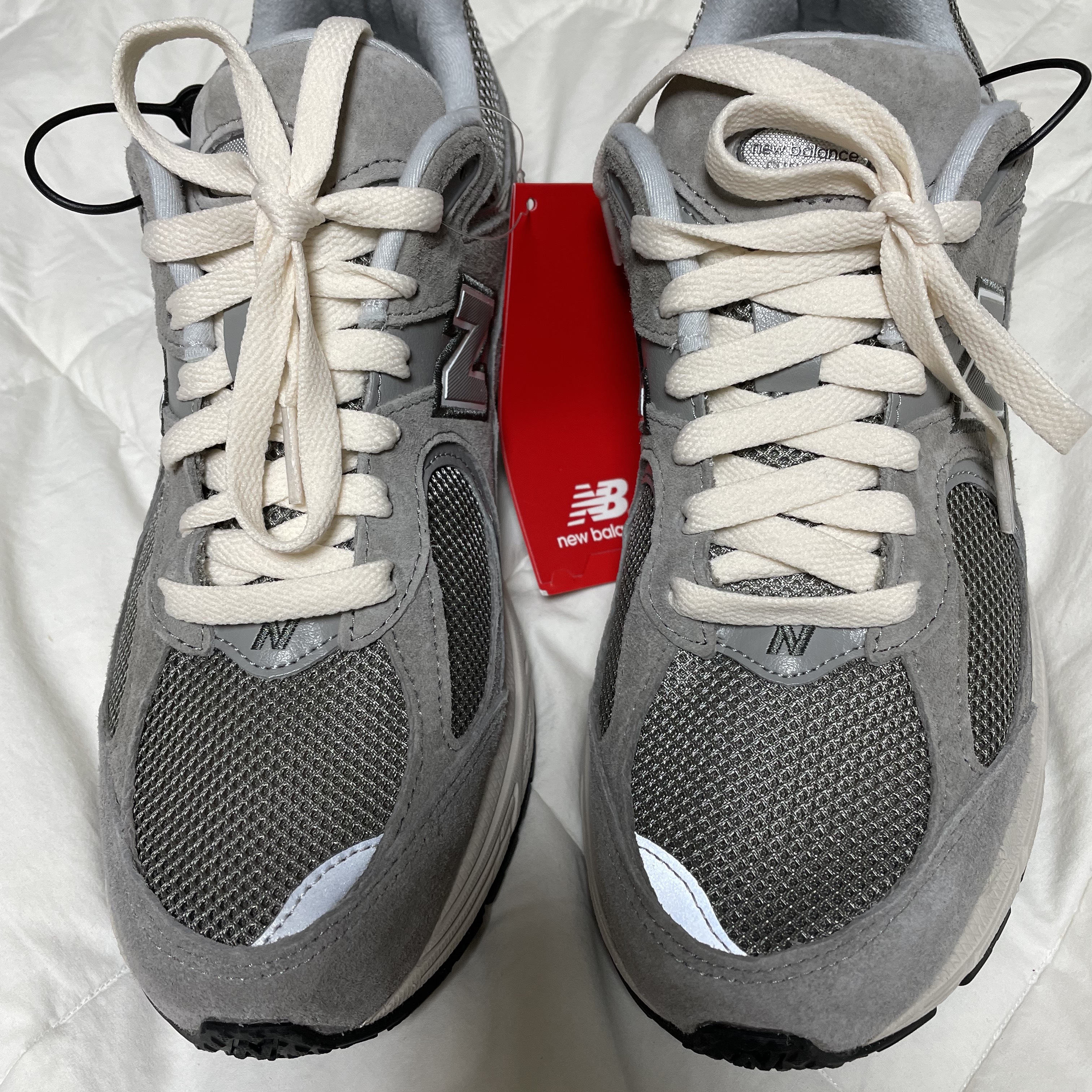 New Balance 2002R Grey 착용 스타일 - 1
