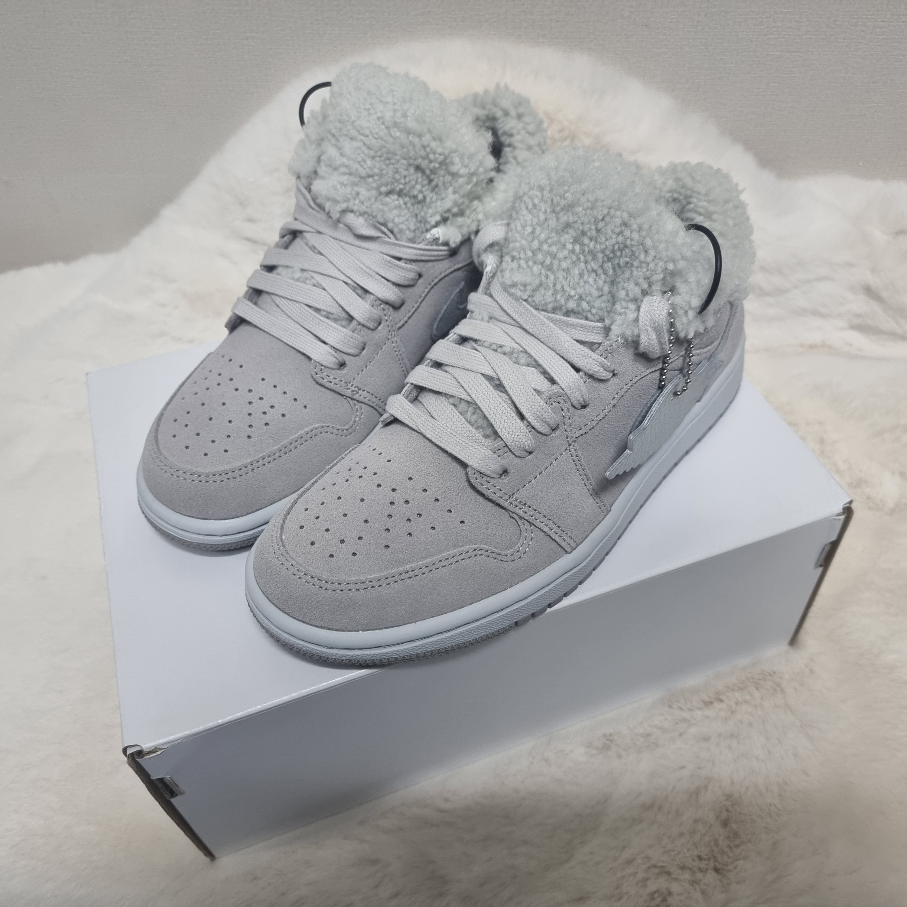 (W) Jordan 1 Low SE Sherpa Fleece 착용 스타일 - 1