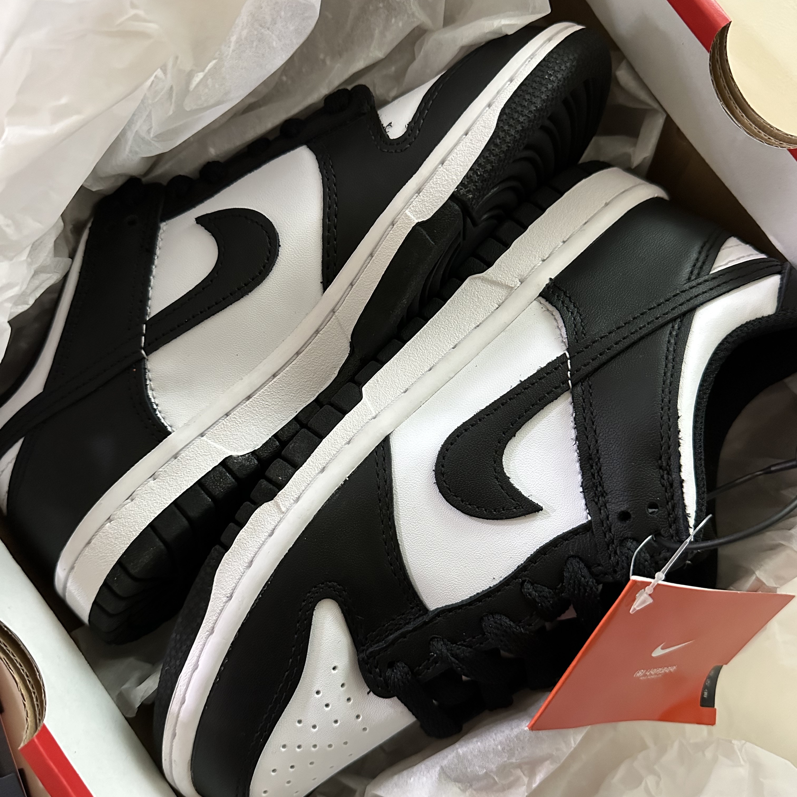 (GS) Nike Dunk Low Black 착용 스타일 - 1
