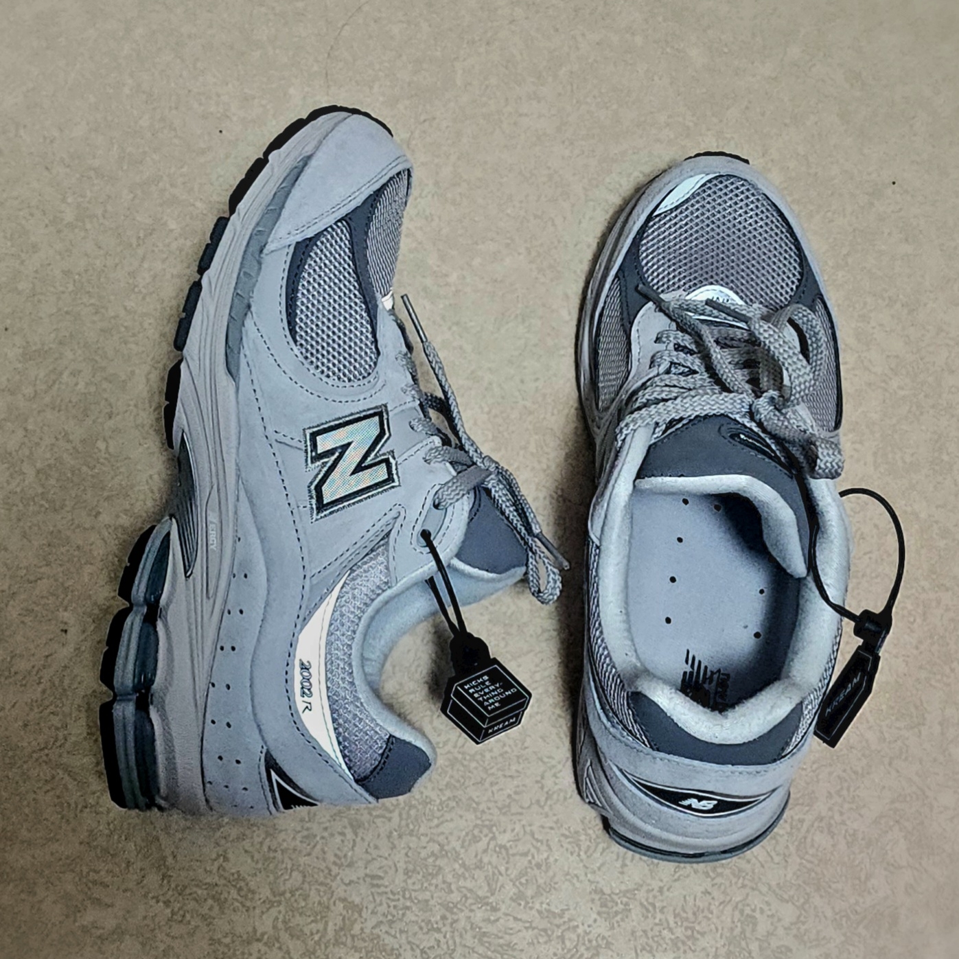 New Balance 2002R T2 Gray 착용 스타일 - 4