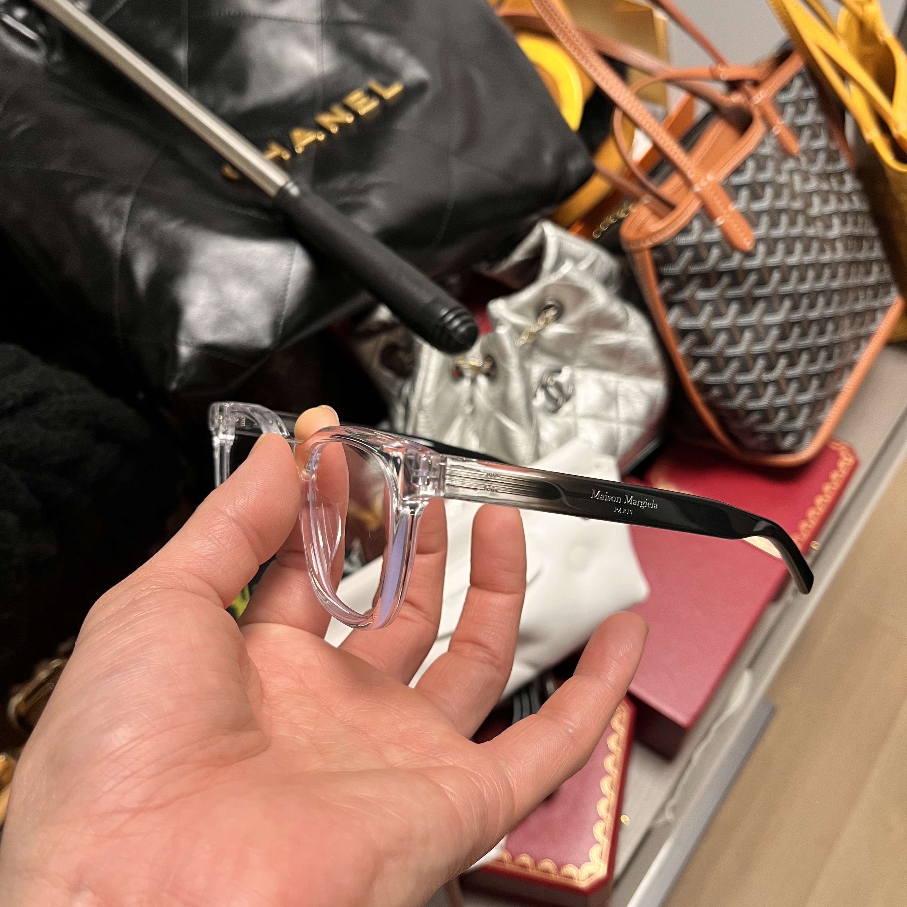 Gentle Monster x Maison Margiela MM010 Clear Black Gradient 착용 스타일