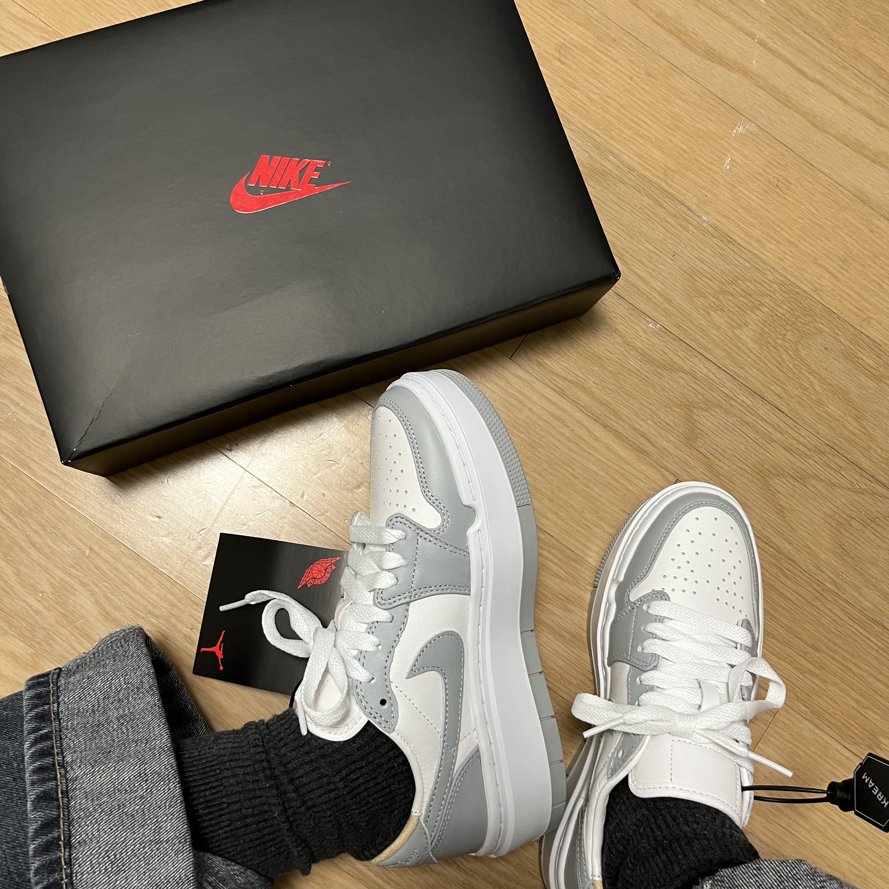 (W) Jordan 1 Elevate Low White and Wolf Grey 착용 스타일