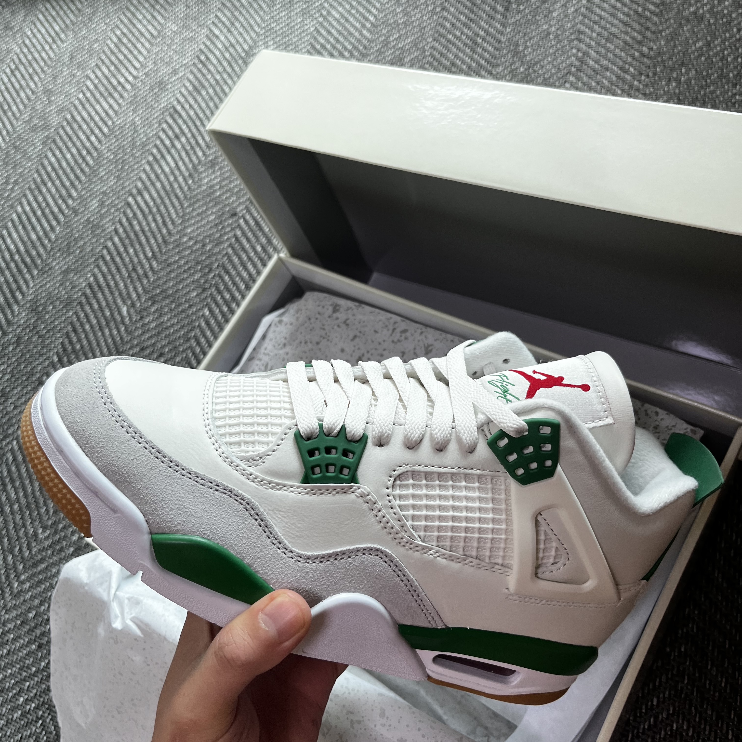 Jordan 4 x Nike SB Retro SP Pine Green 착용 스타일 - 3