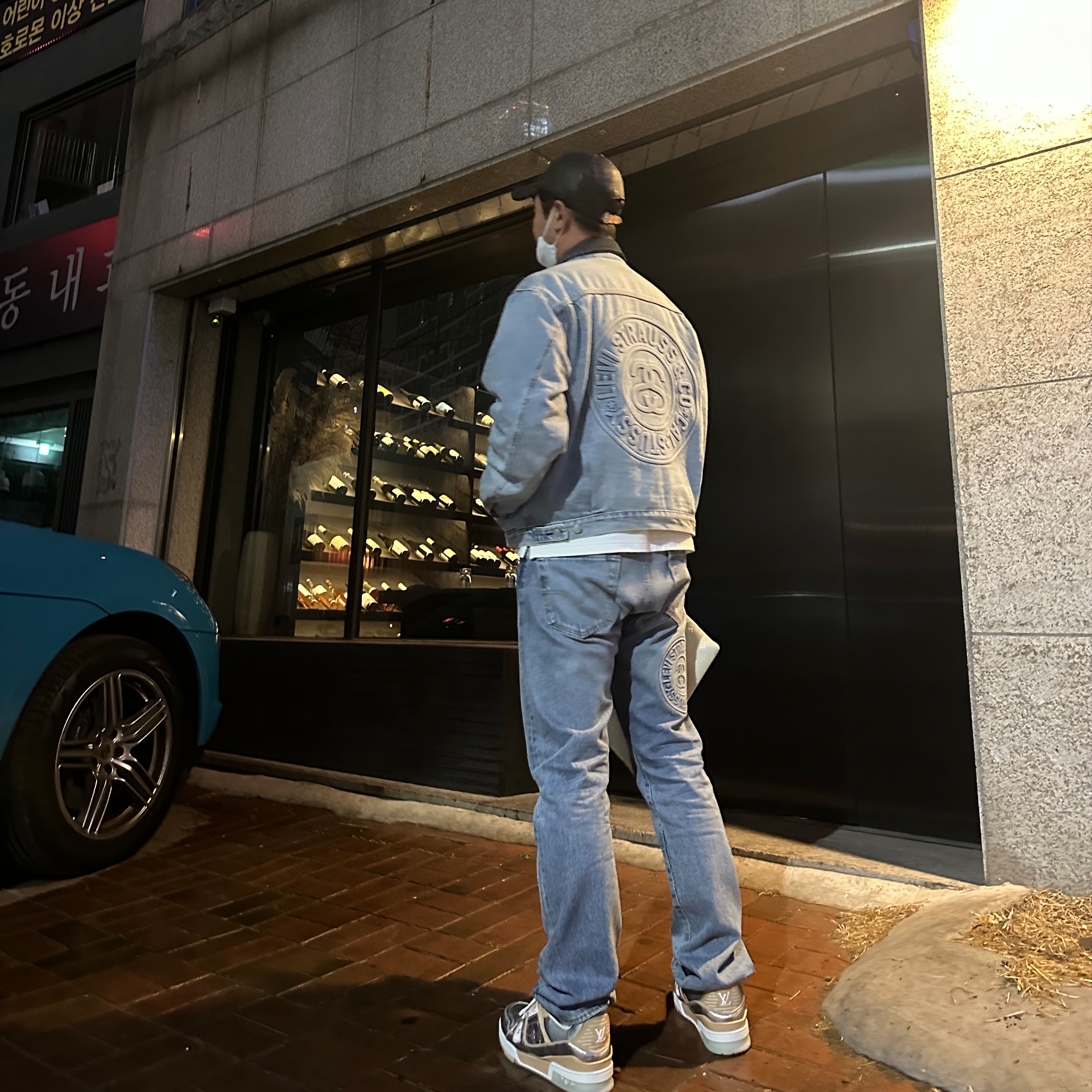 Stussy x Levi's Embossed Trucker Jacket Indigo, Stussy x Levi's Embossed 501 Jean Indigo 착용 스타일 - 1