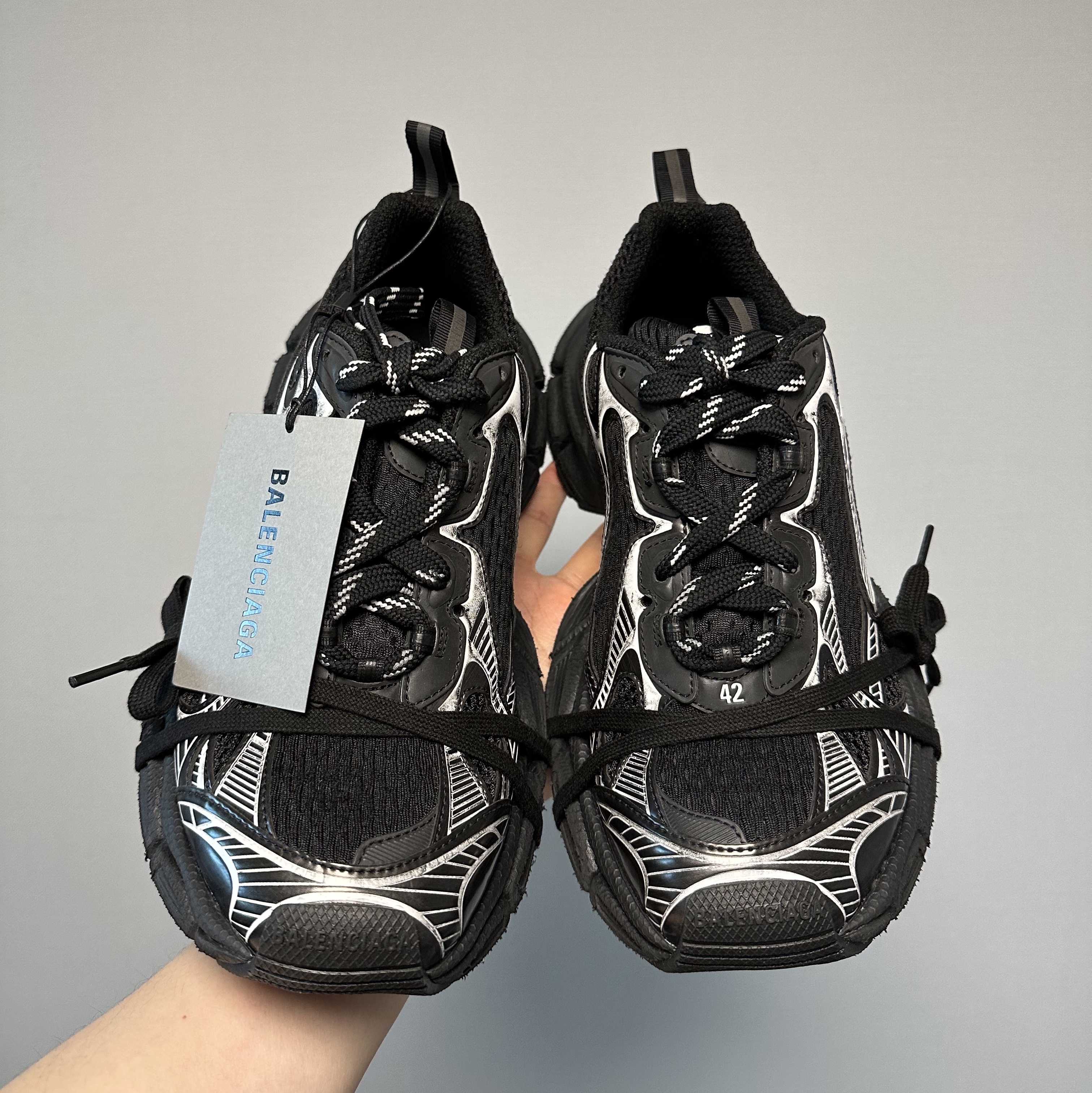 Balenciaga 3XL Sneakers Black White 착용 스타일 - 4